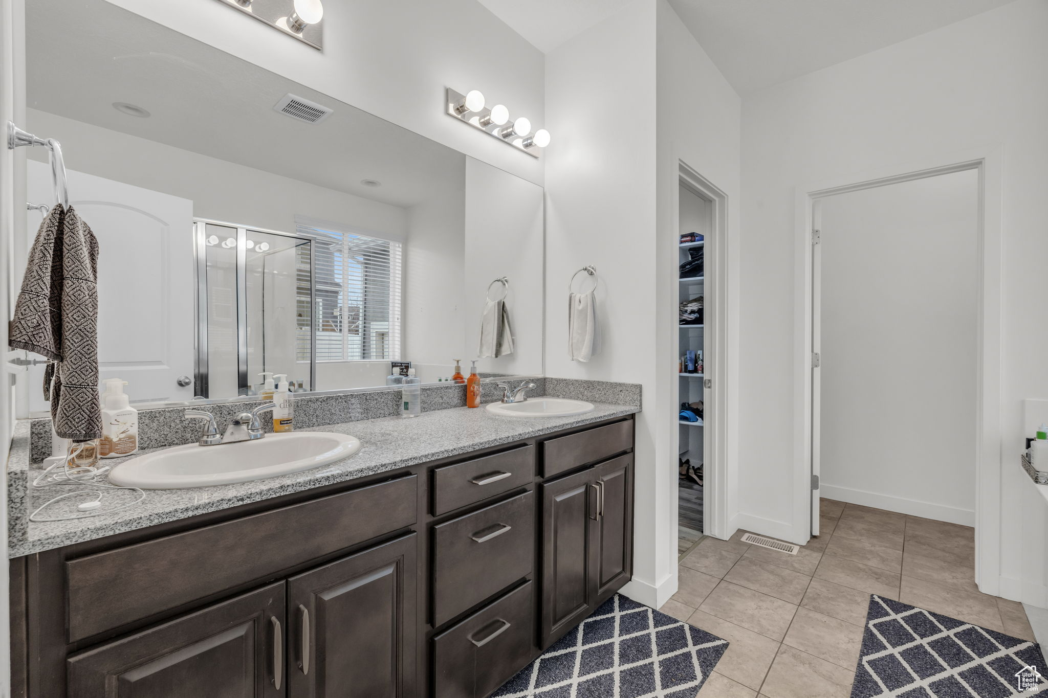 Master Bathroom w/ Dual Vanities