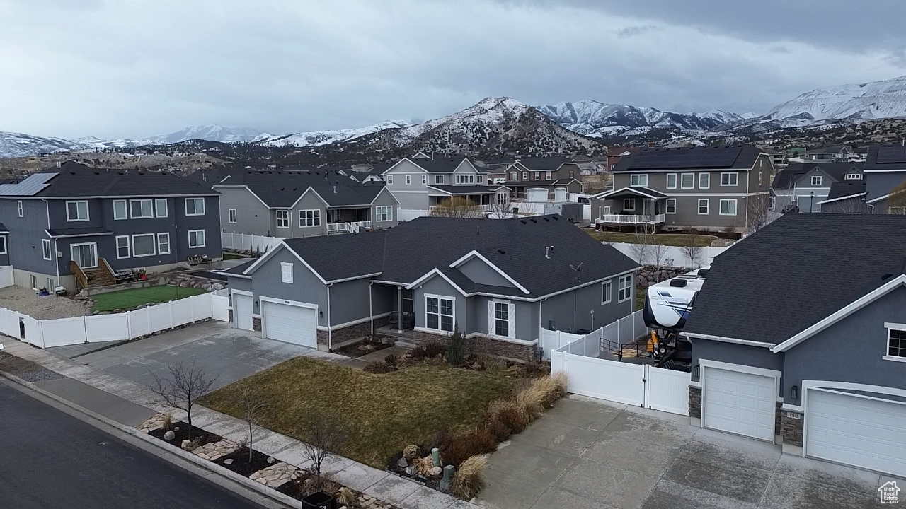 Bird's eye view with a mountain view