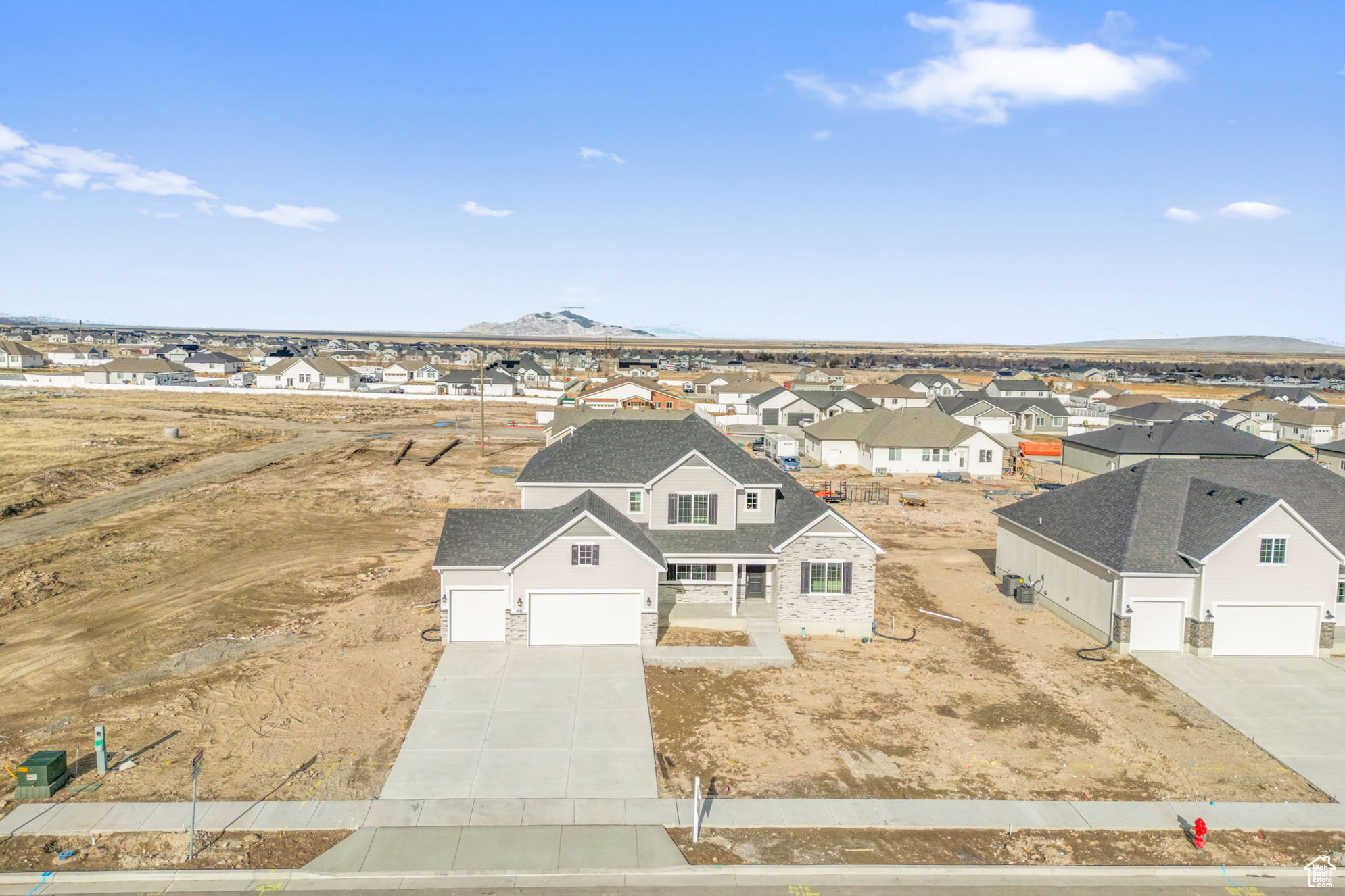 Birds eye view of property with a mountain view