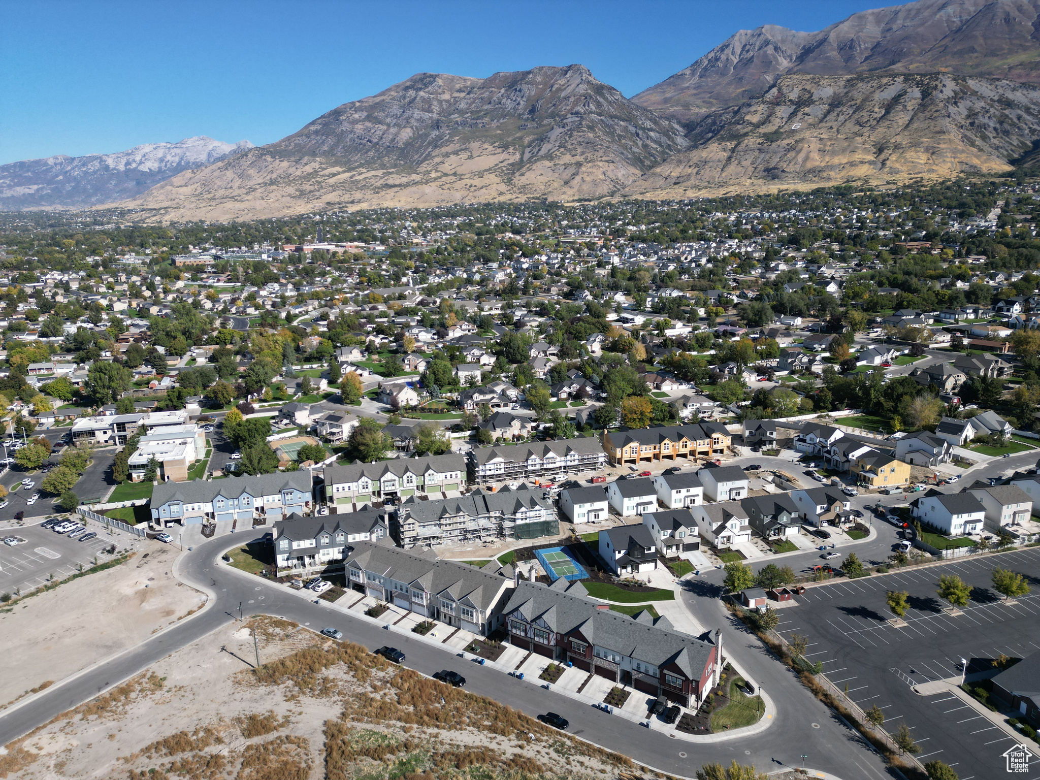 Bird's eye view with a mountain view