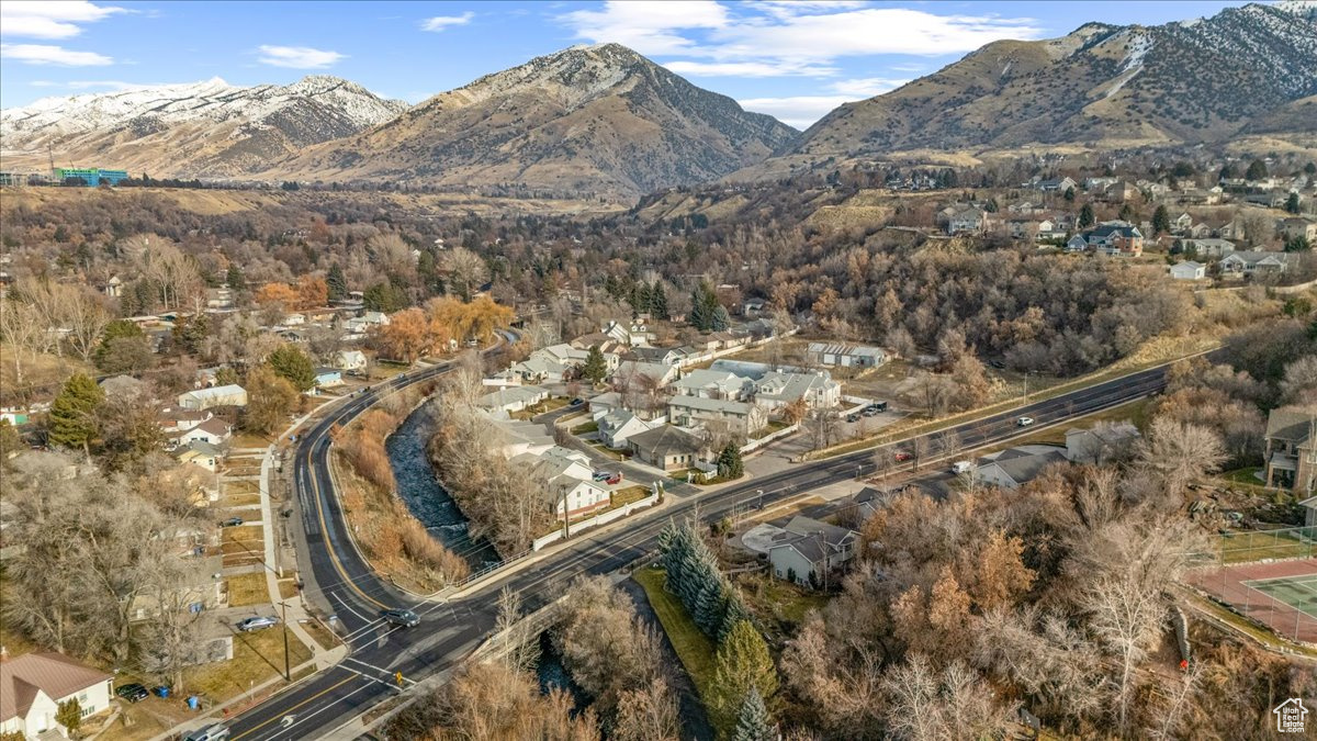 Drone / aerial view featuring a mountain view