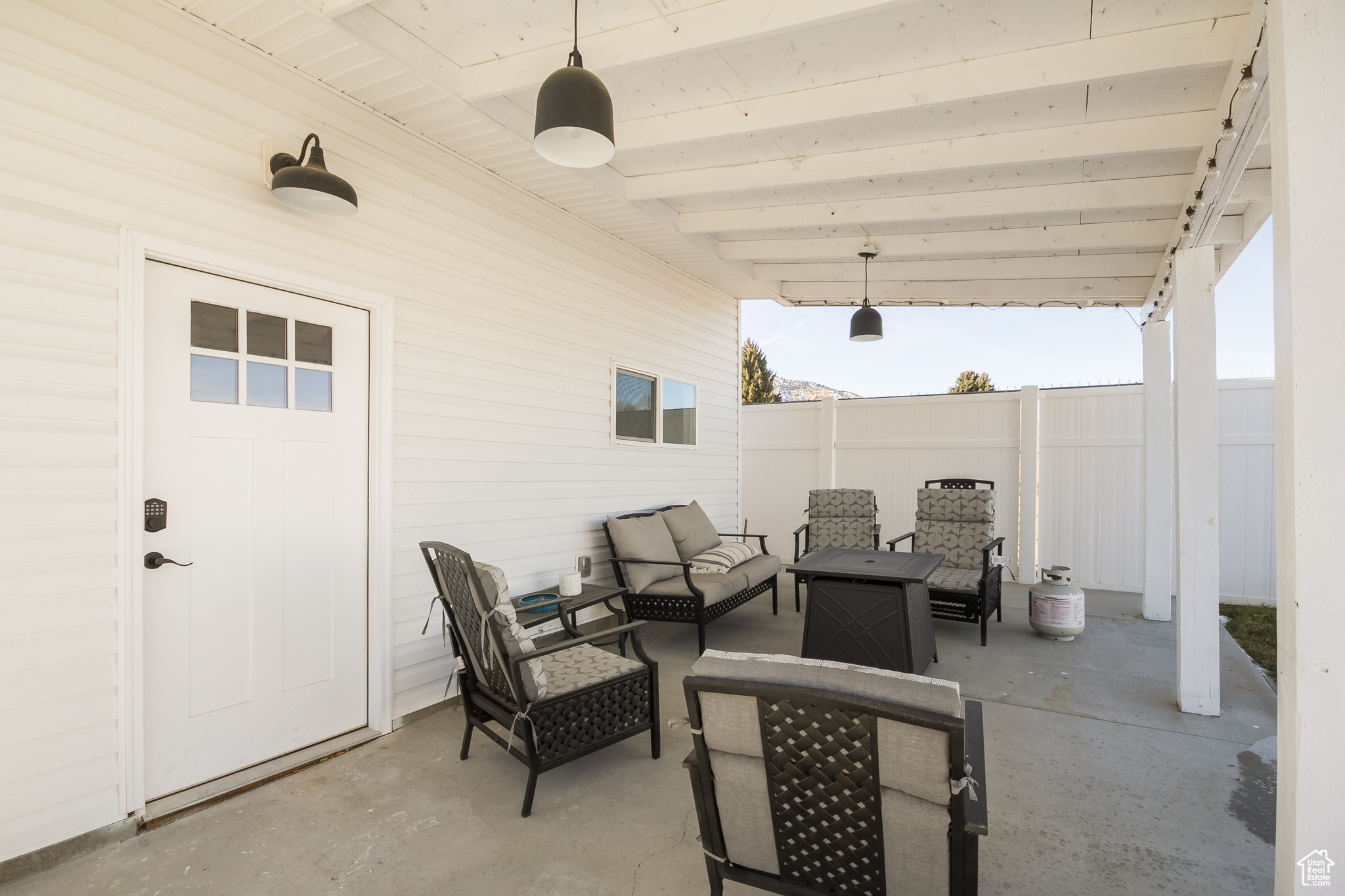 View of patio / terrace with outdoor lounge area