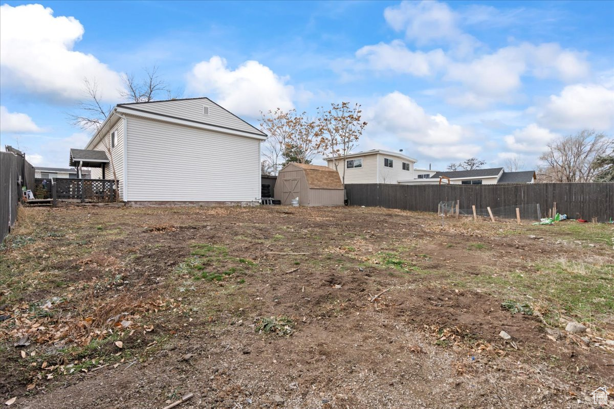 View of yard featuring a shed