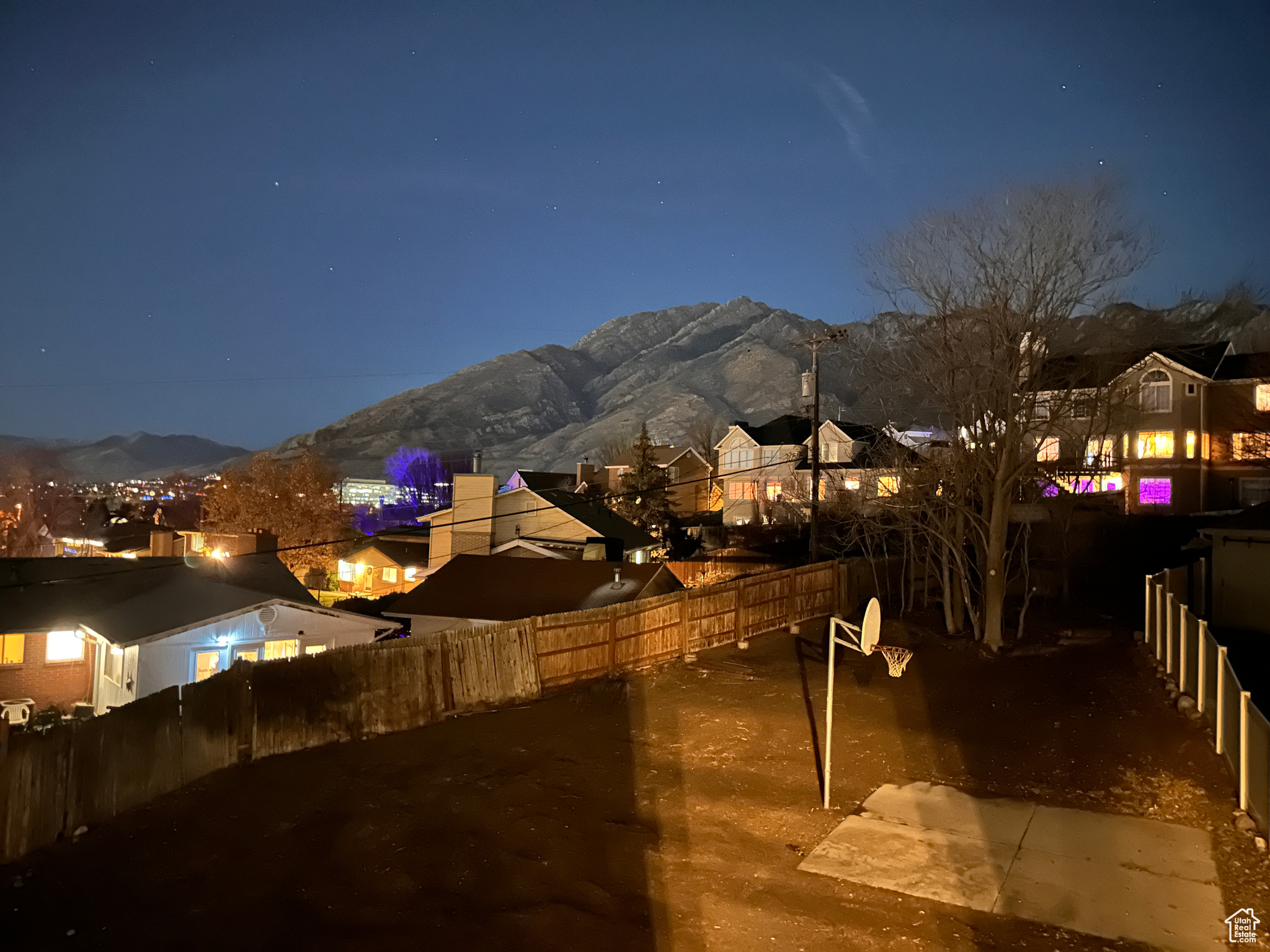 Yard at twilight featuring a mountain view