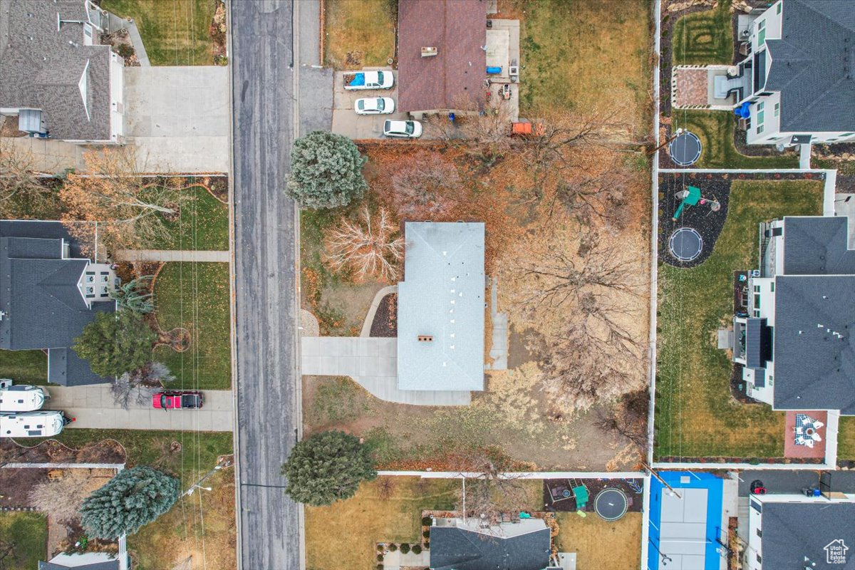 Birds eye view of property