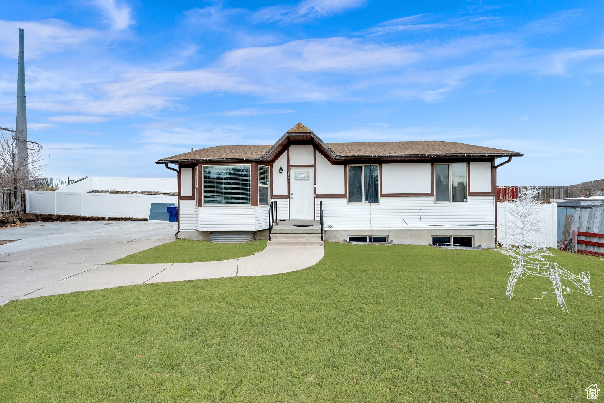 View of front of house with a front yard