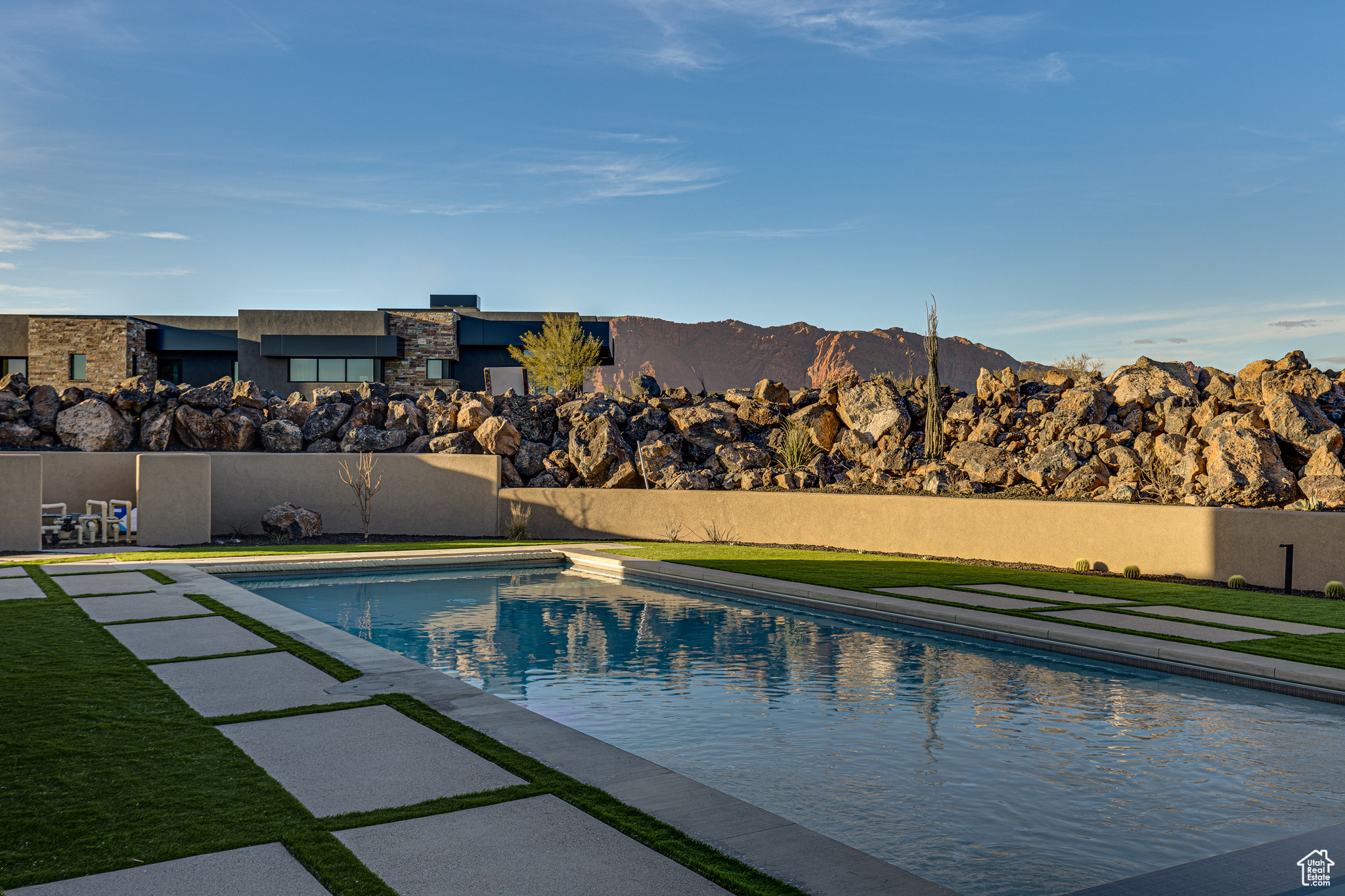 View of swimming pool featuring a mountain view