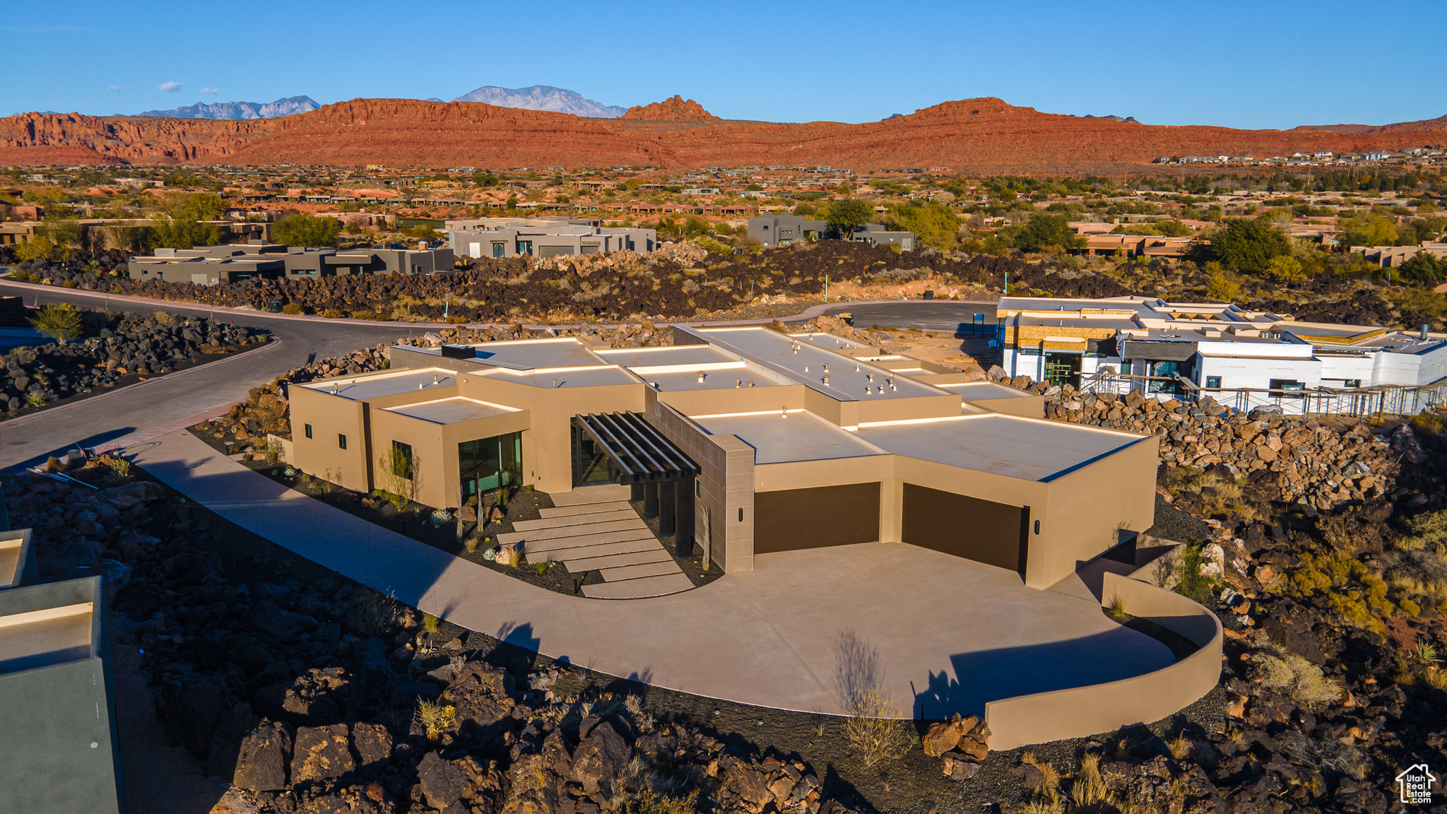 Bird's eye view featuring a mountain view