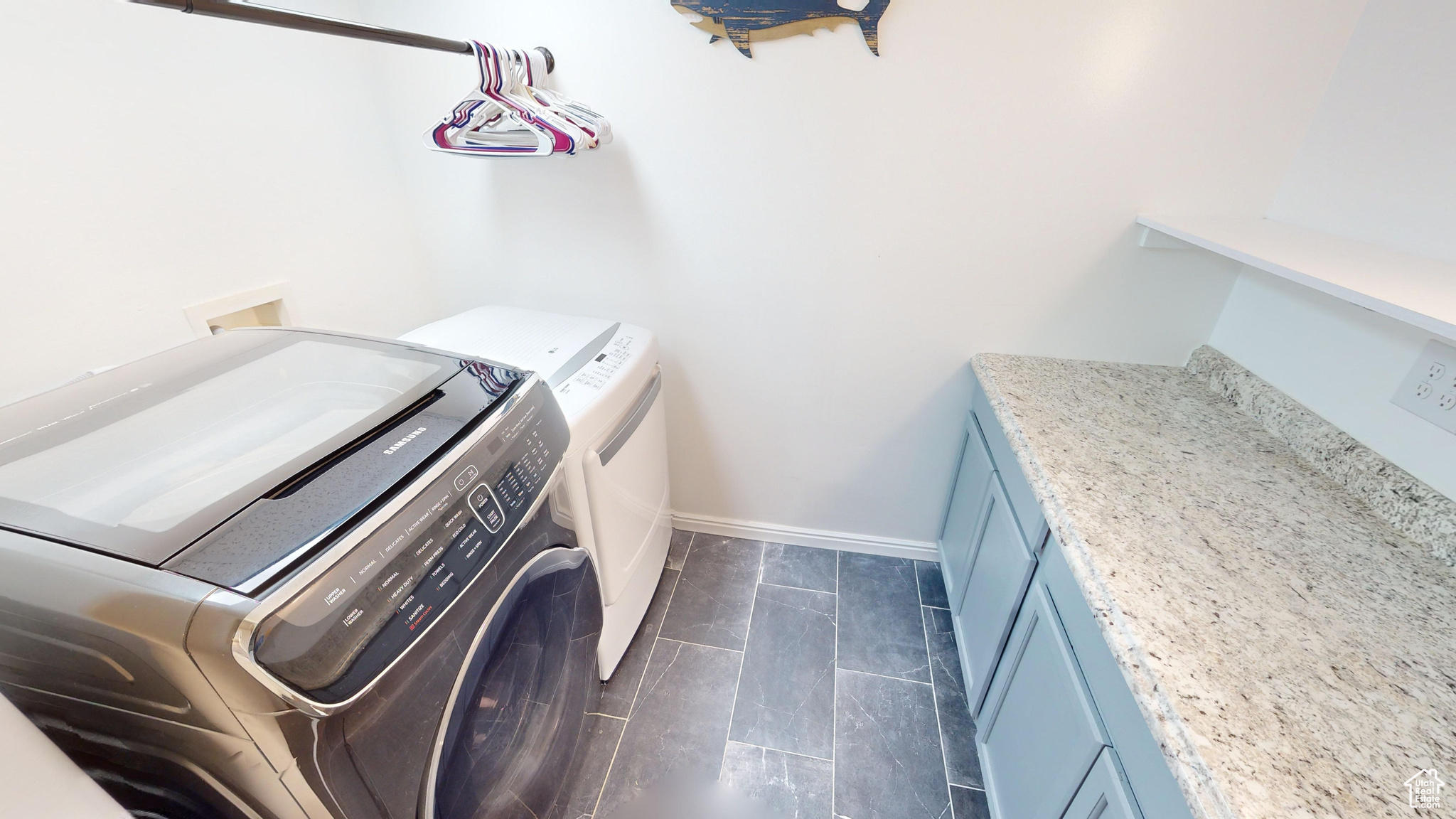 Laundry room with cabinets and independent washer and dryer