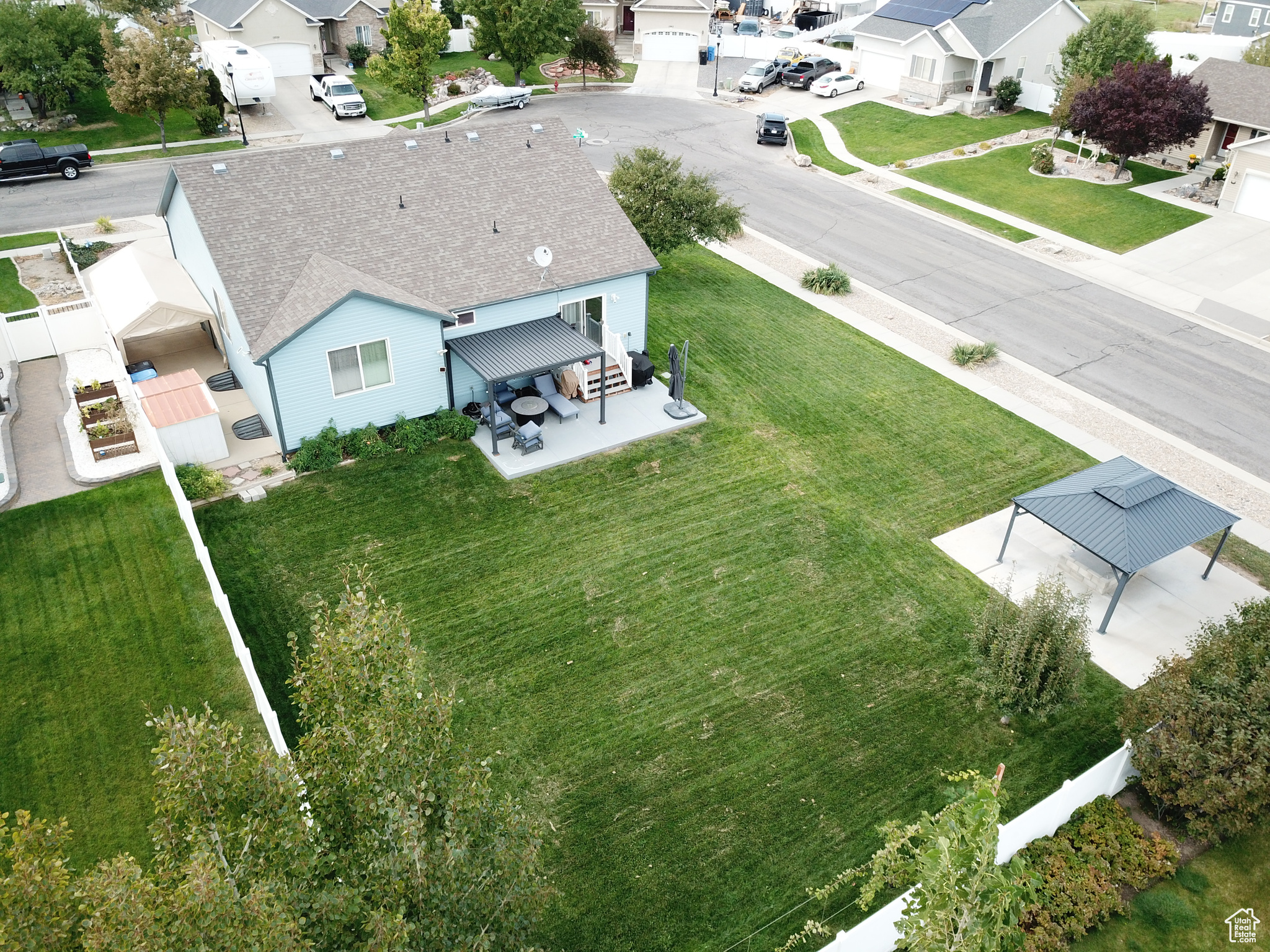 Birds eye view of property