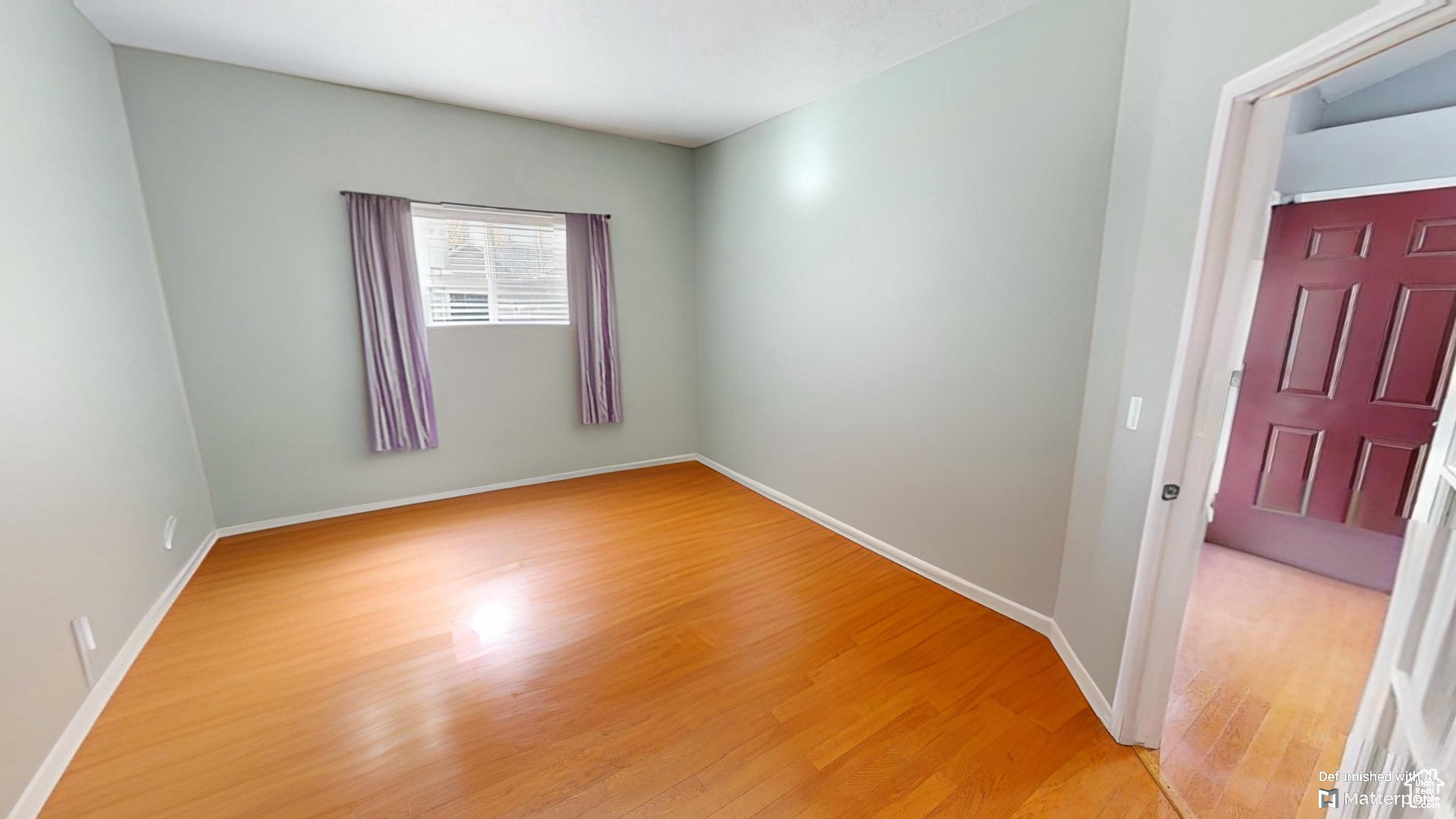 Virtually Un-staged room featuring hardwood / wood-style floors