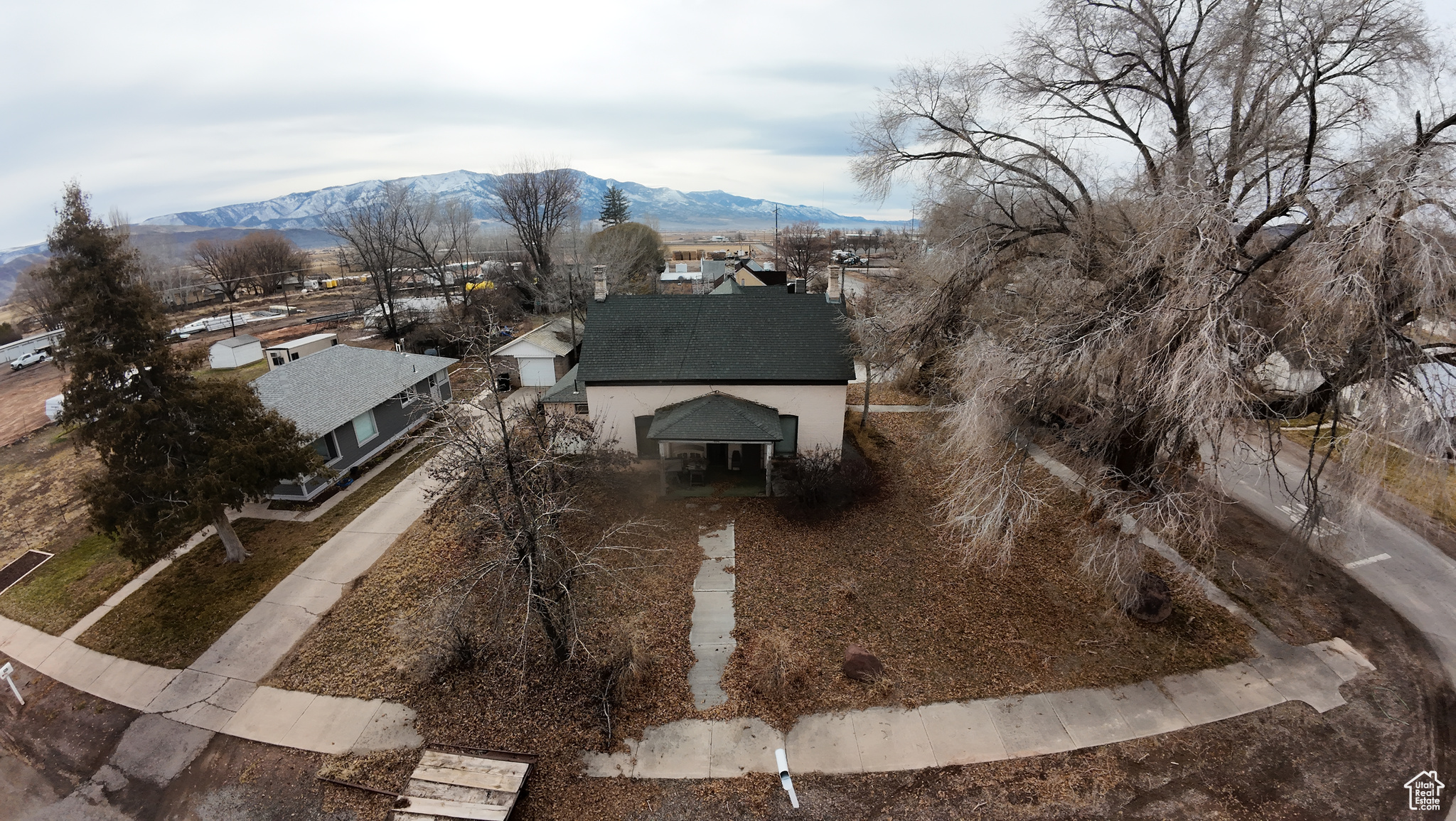 Bird's eye view featuring a mountain view