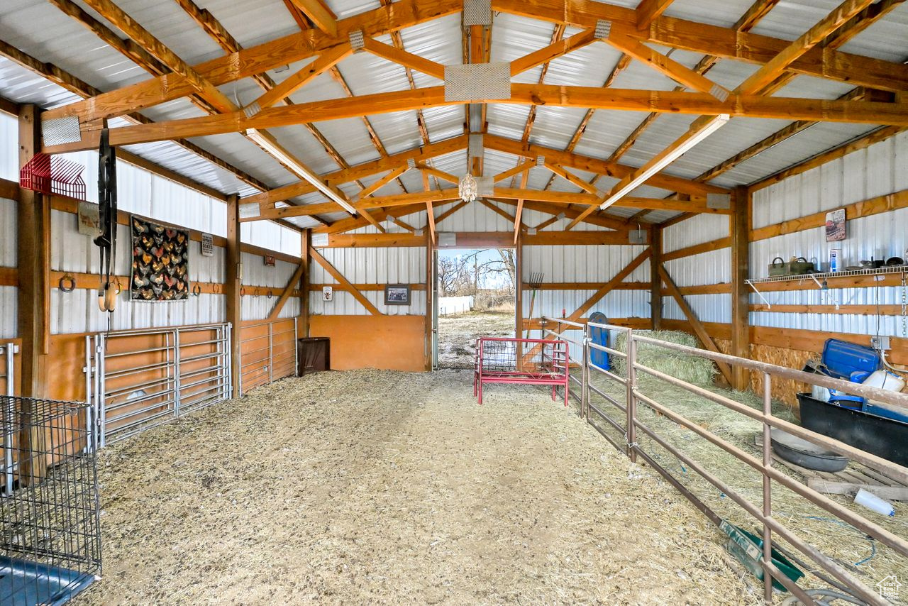 View of barn, all equipment included.