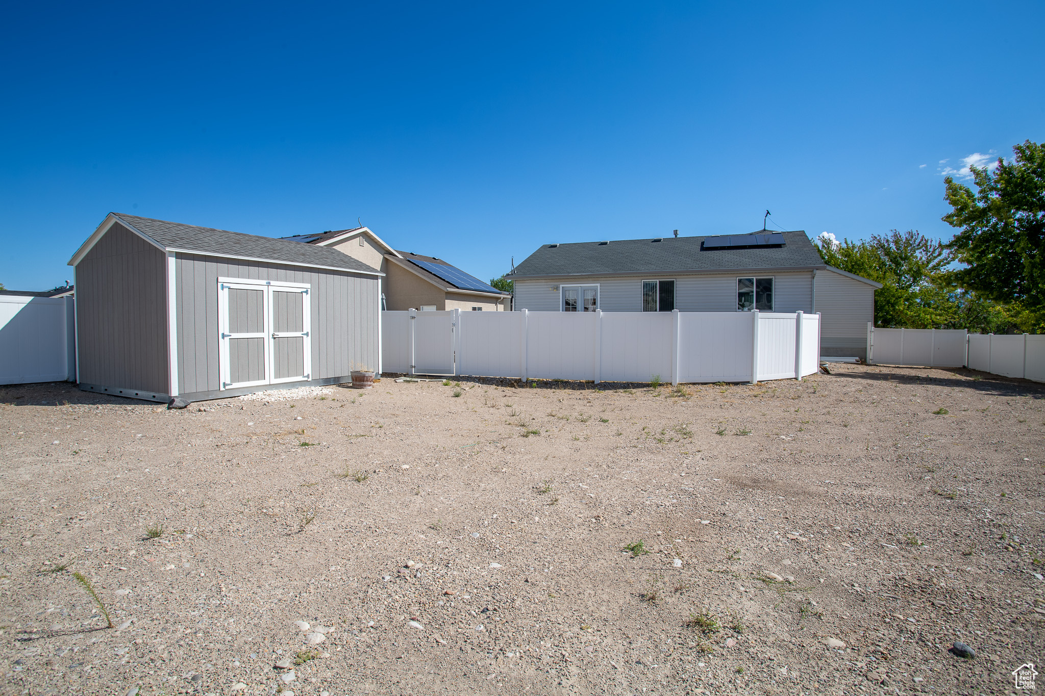 View of yard with a shed