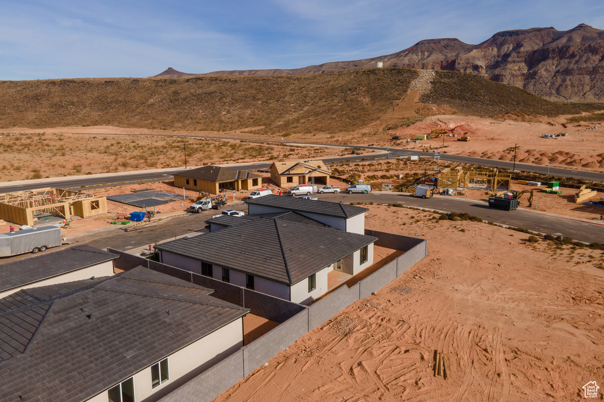 Aerial view with a mountain view