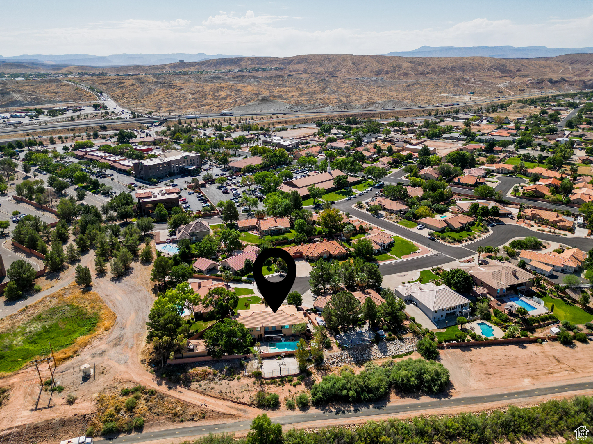 Drone / aerial view featuring a mountain view