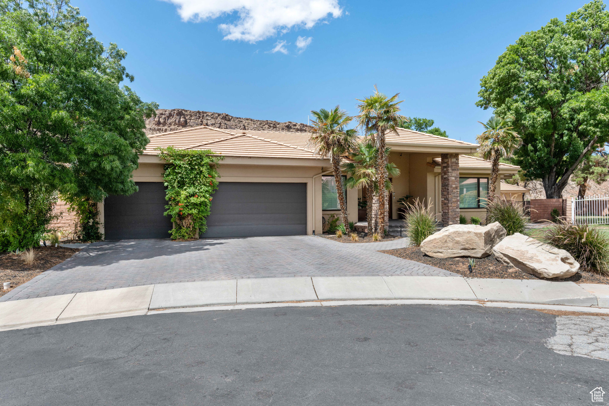 View of front of house featuring a garage