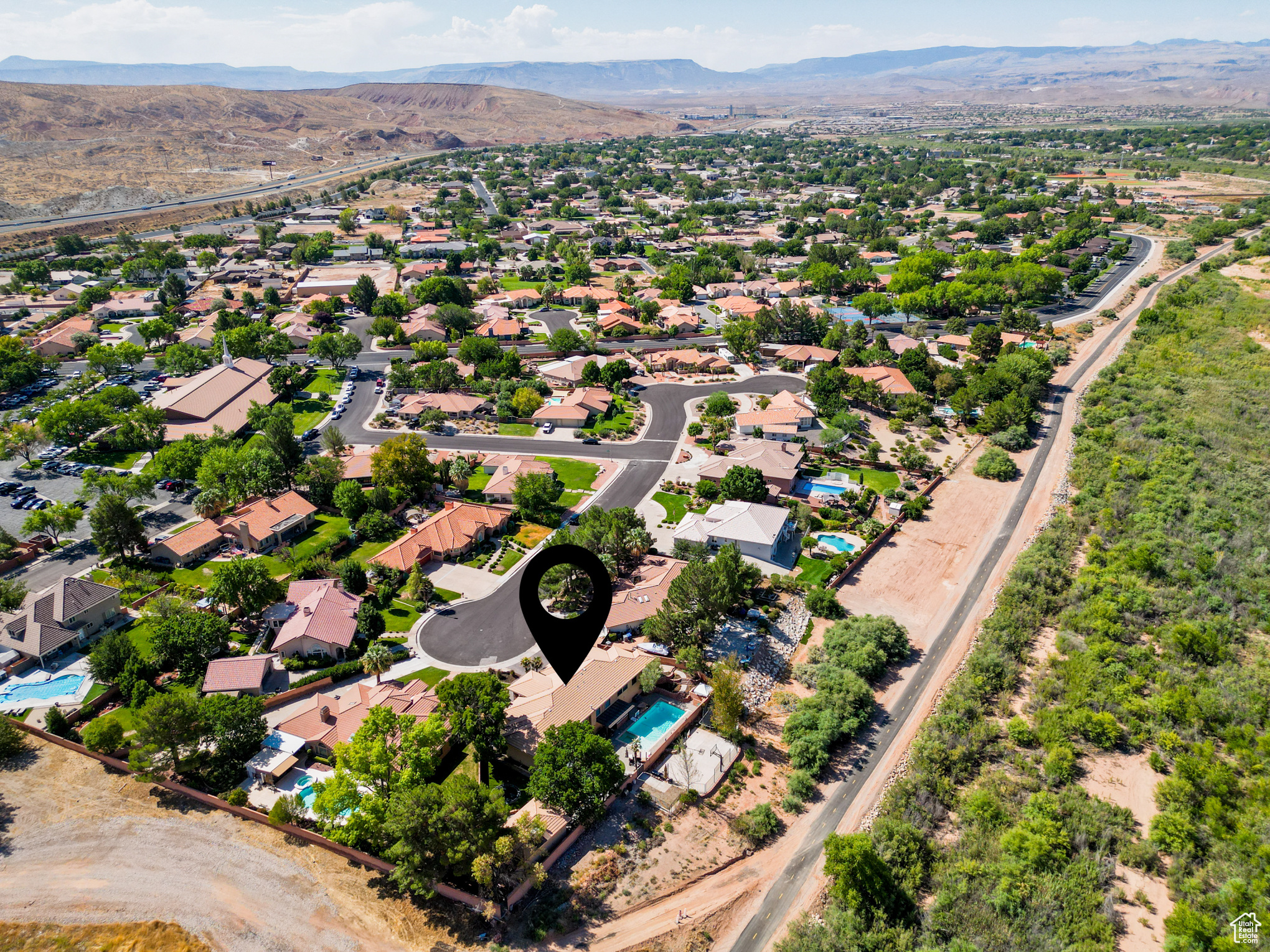 Drone / aerial view featuring a mountain view