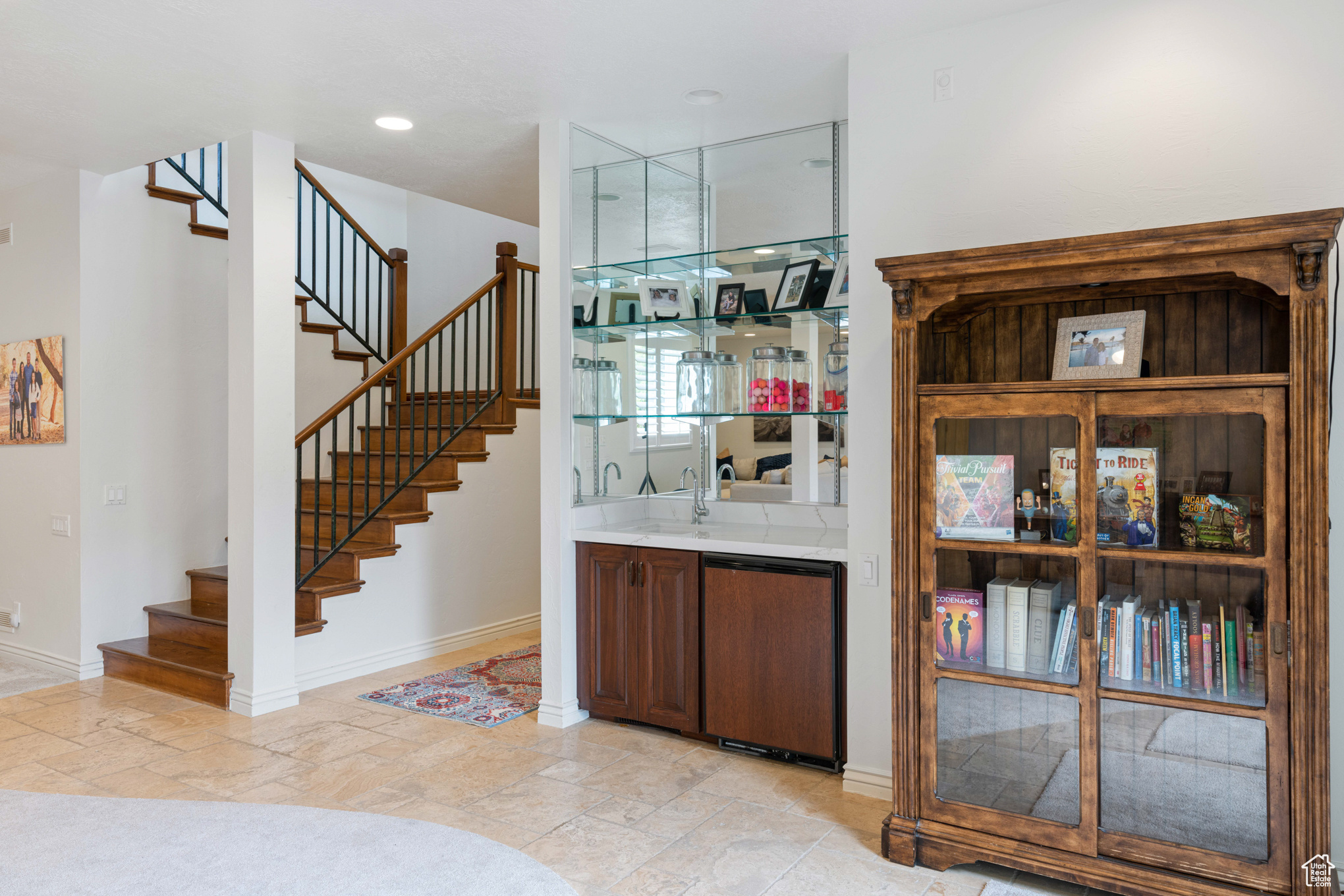 Bar featuring fridge