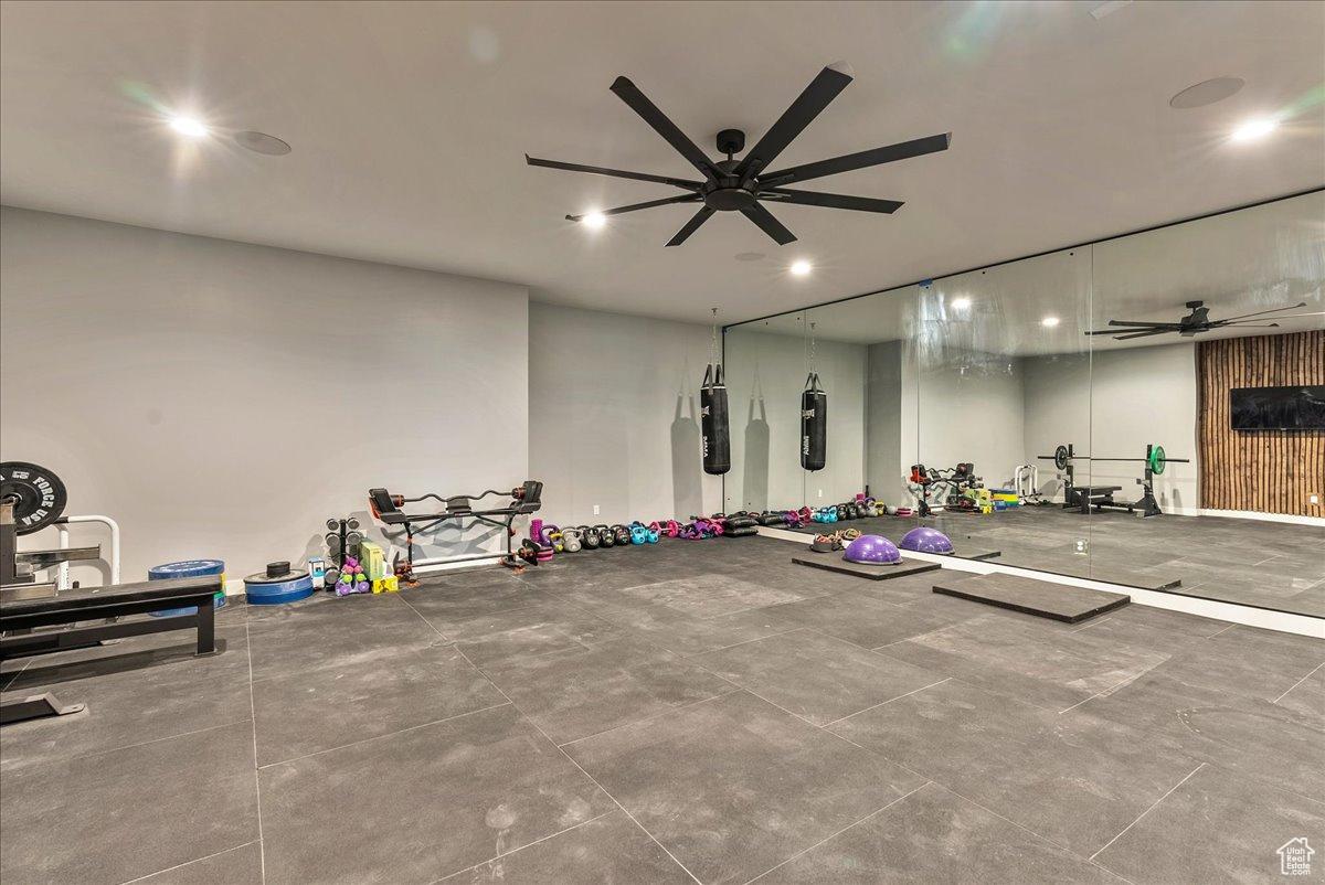 Workout room featuring ceiling fan