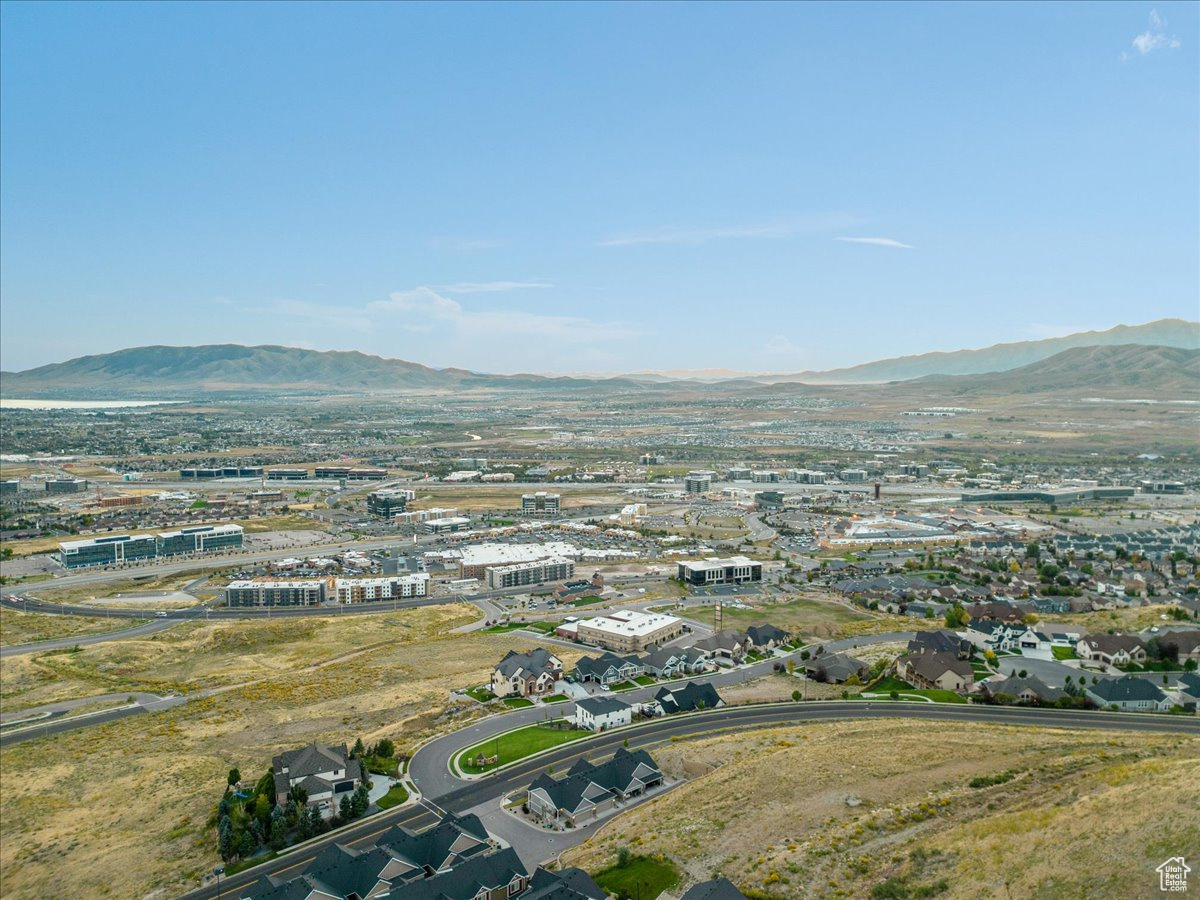 Aerial view with a mountain view