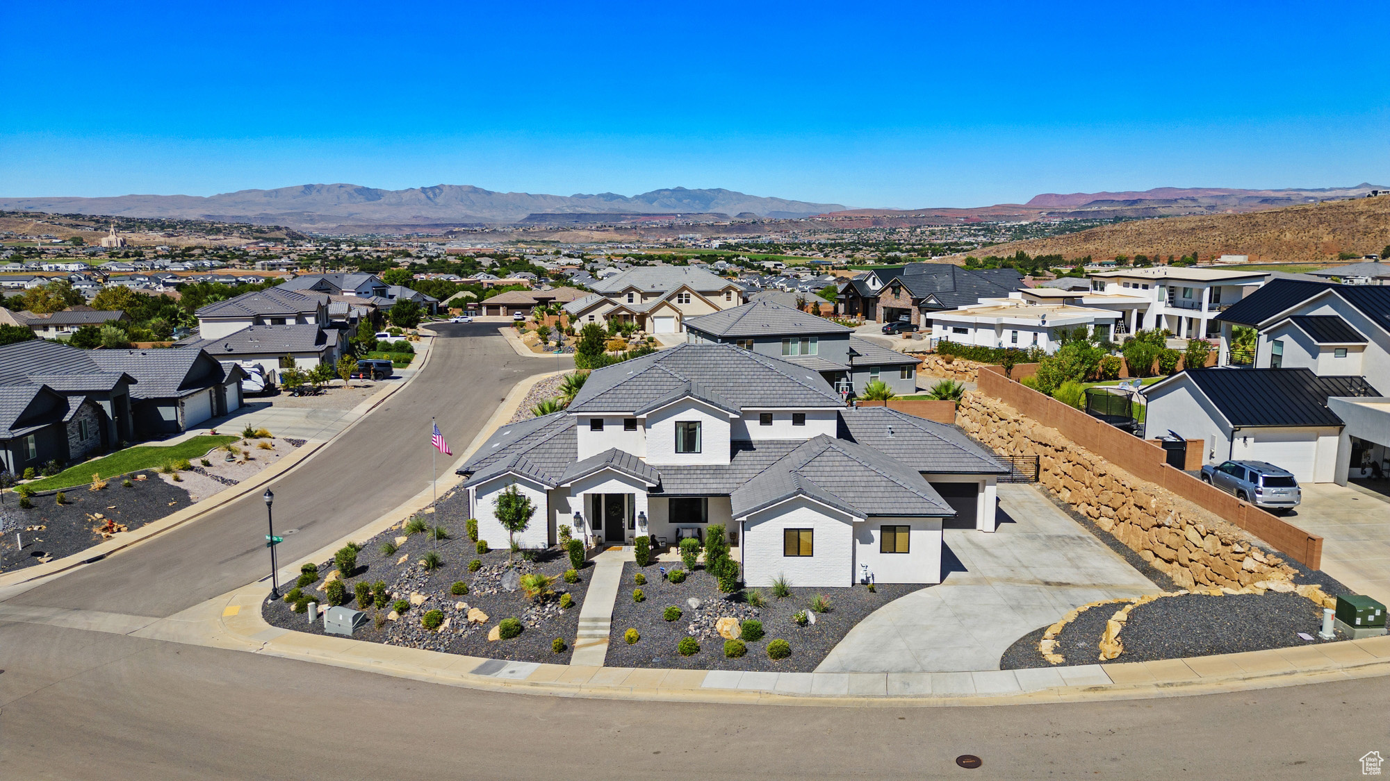 Bird's eye view with a mountain view