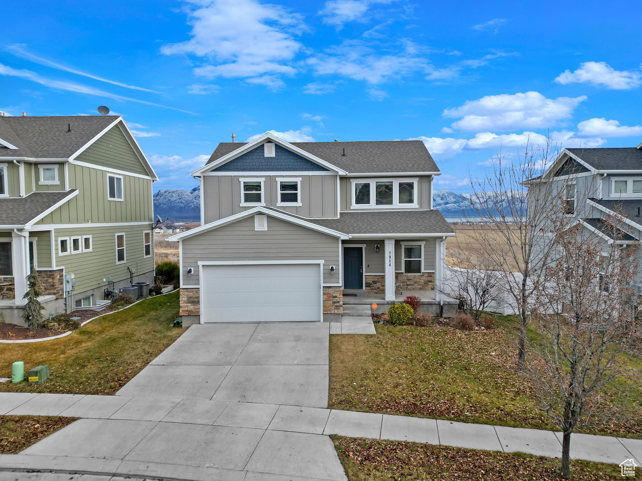 Craftsman inspired home with a garage and a front yard