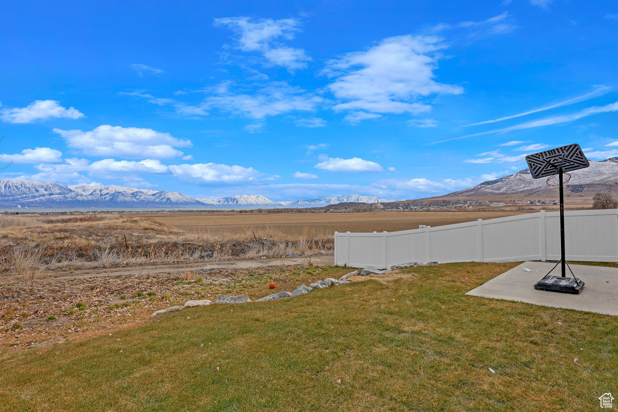 View of yard with a mountain view