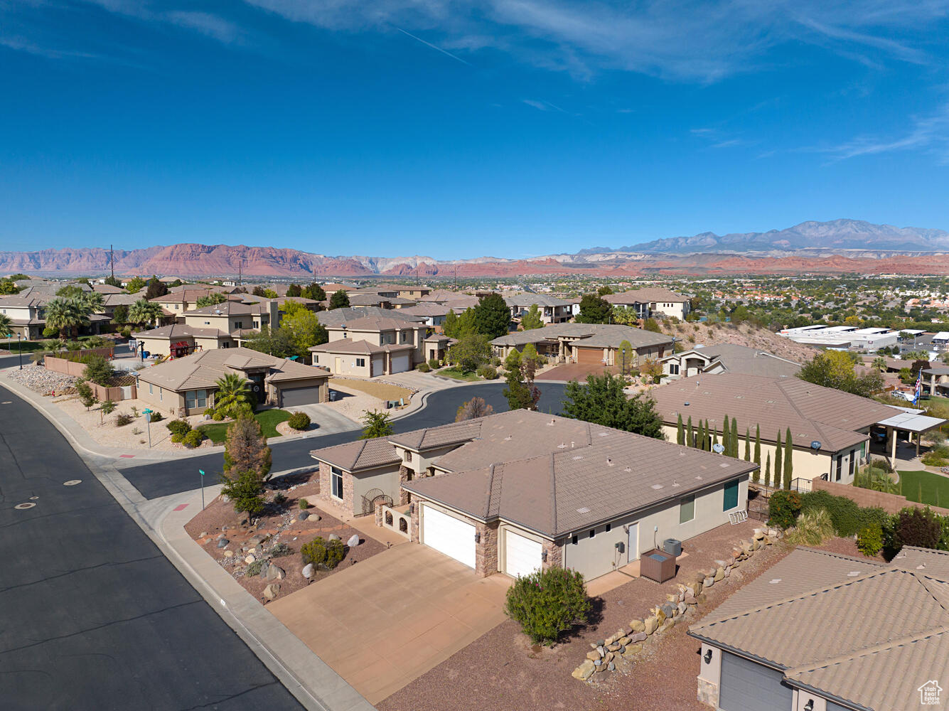 Bird's eye view with a mountain view