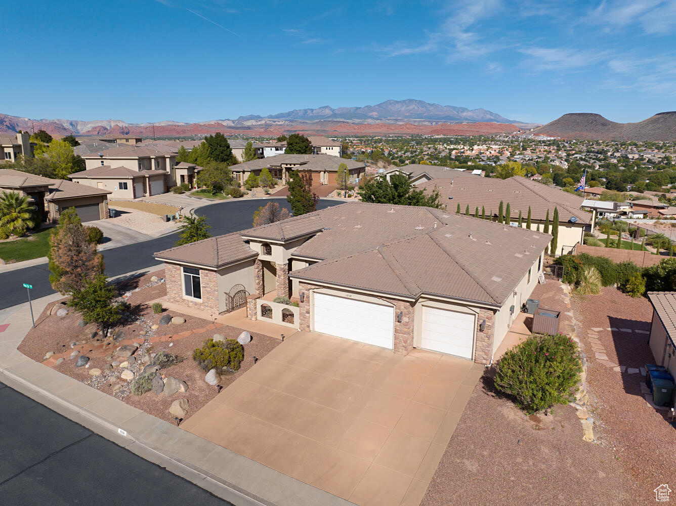 Birds eye view of property with a mountain view