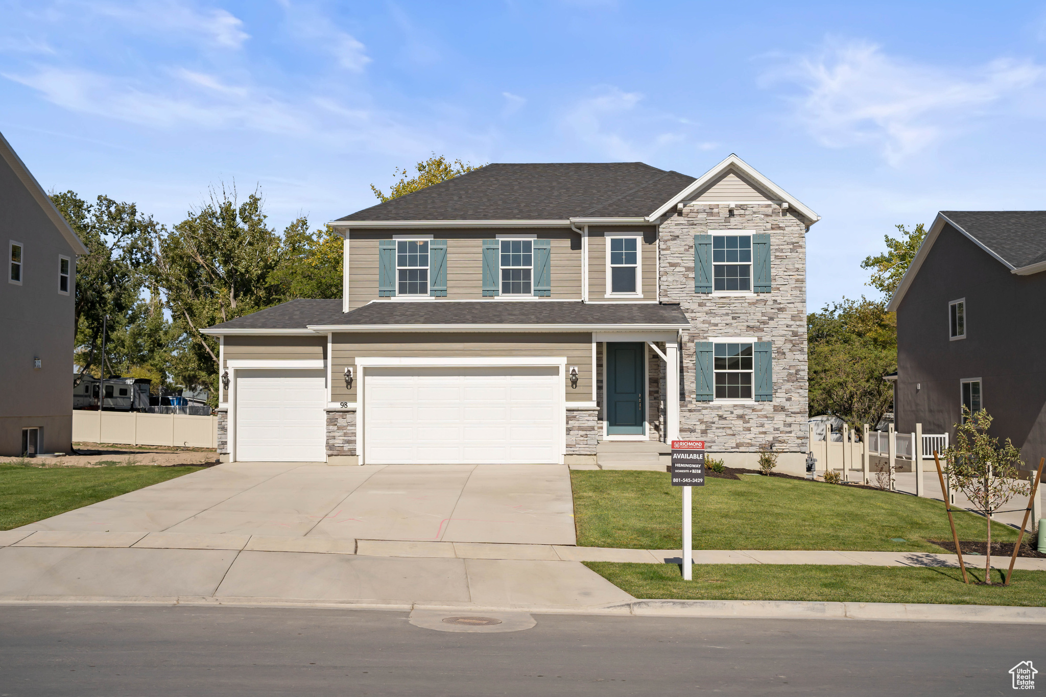 View of front facade featuring a garage and a front yard