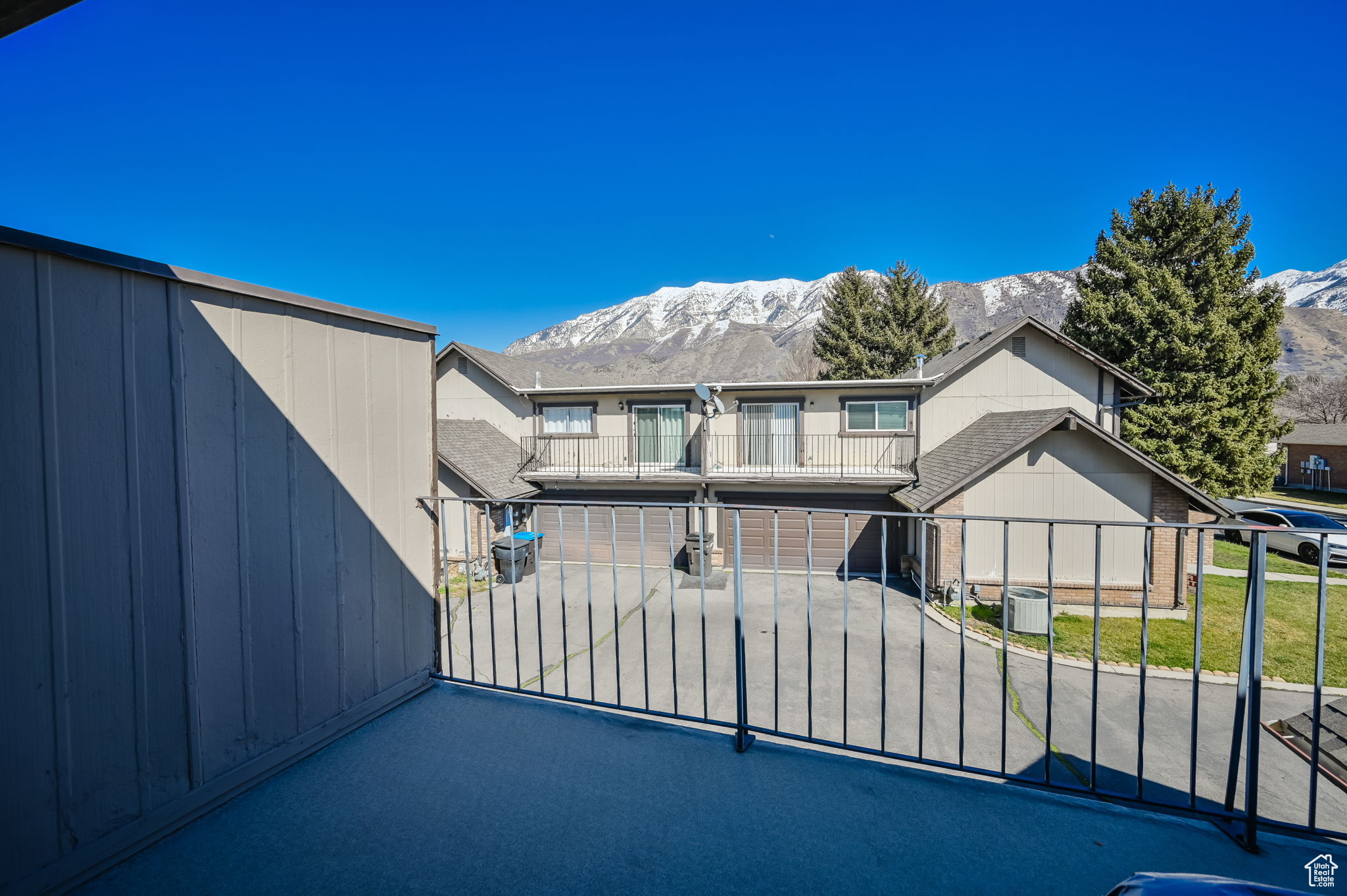 View of gate with a mountain view