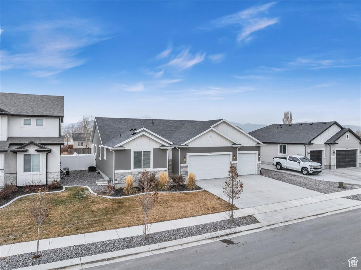 View of front of house featuring a garage