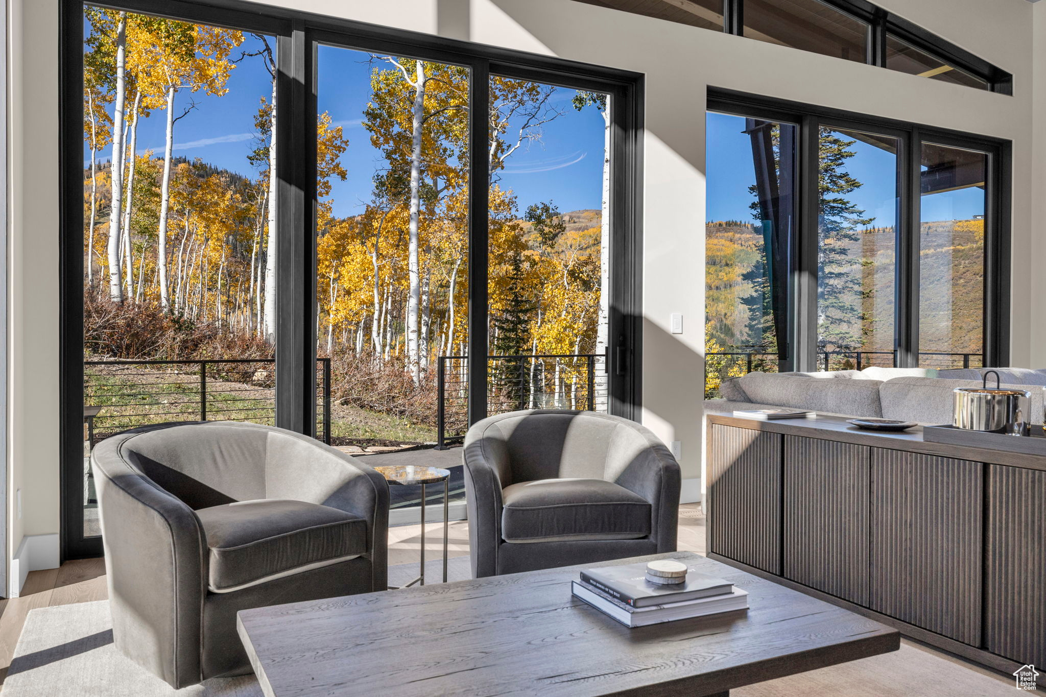 Sunroom with lofted ceiling