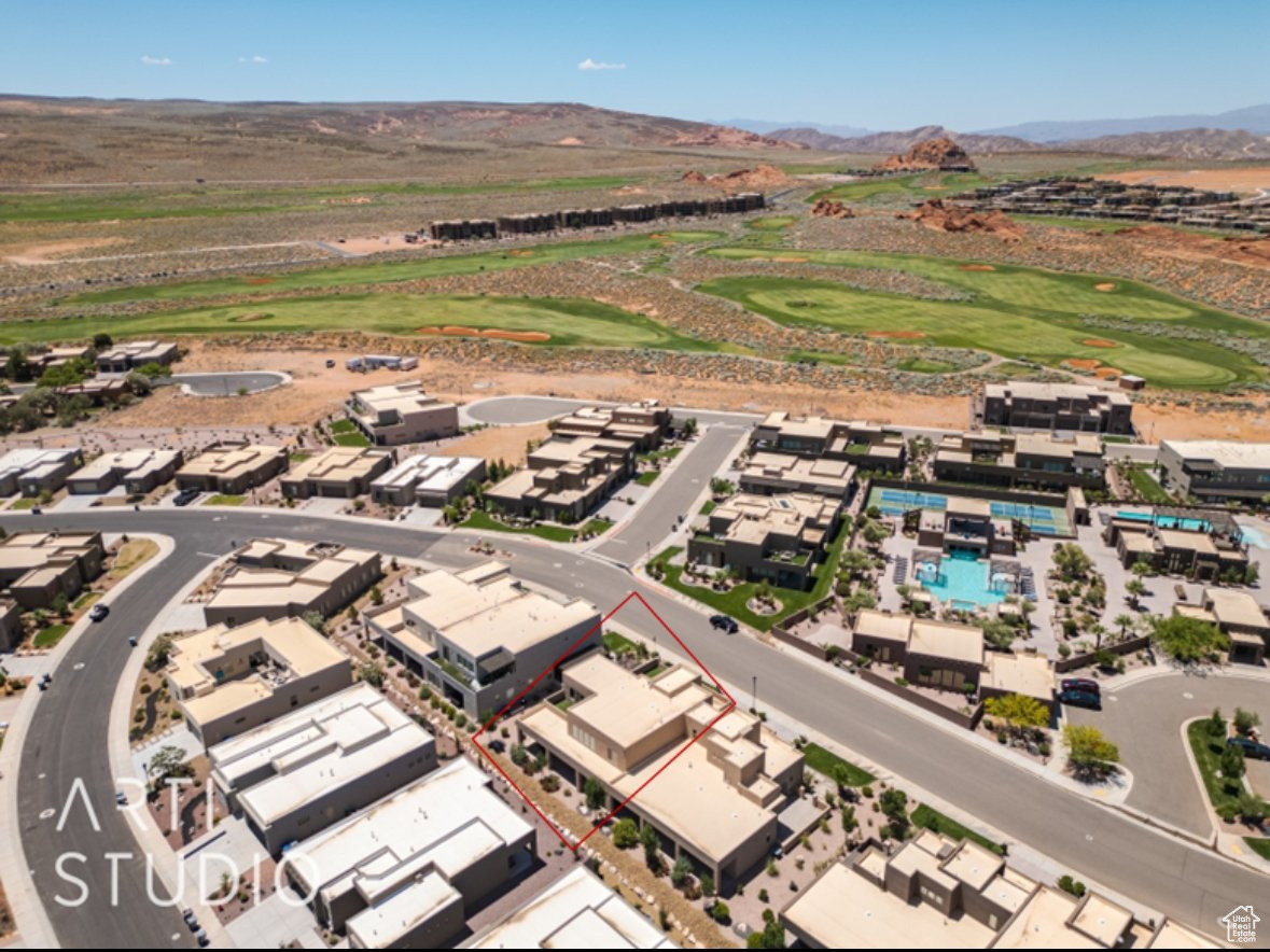 Aerial view with a mountain view