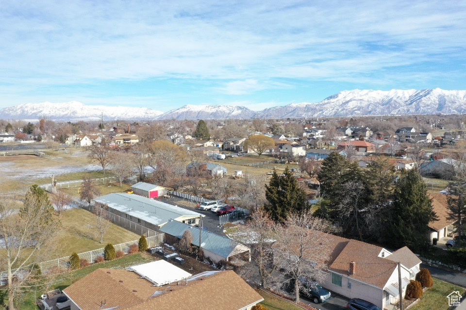 Drone / aerial view featuring a mountain view