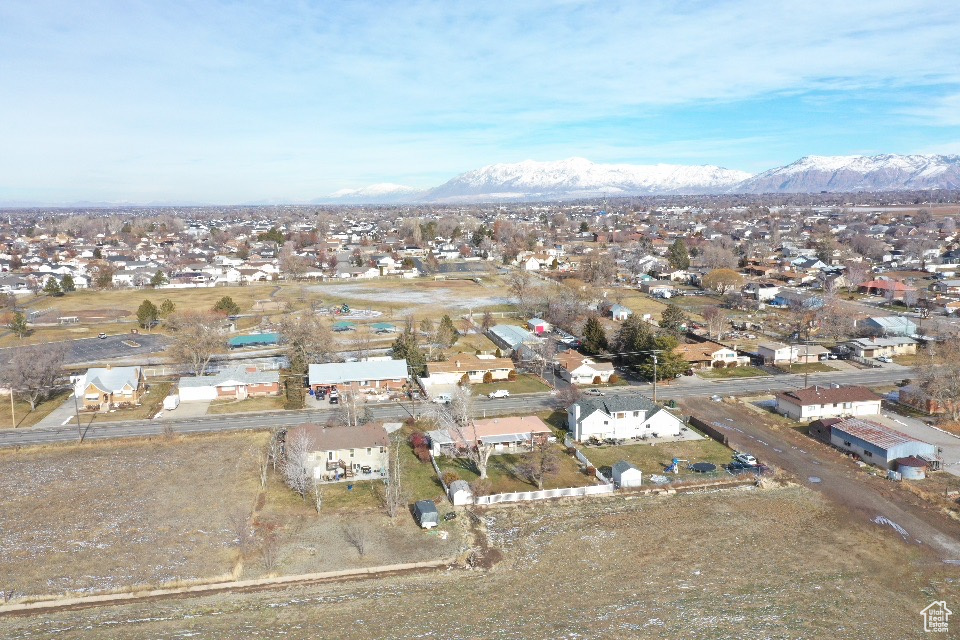 Aerial view with a mountain view