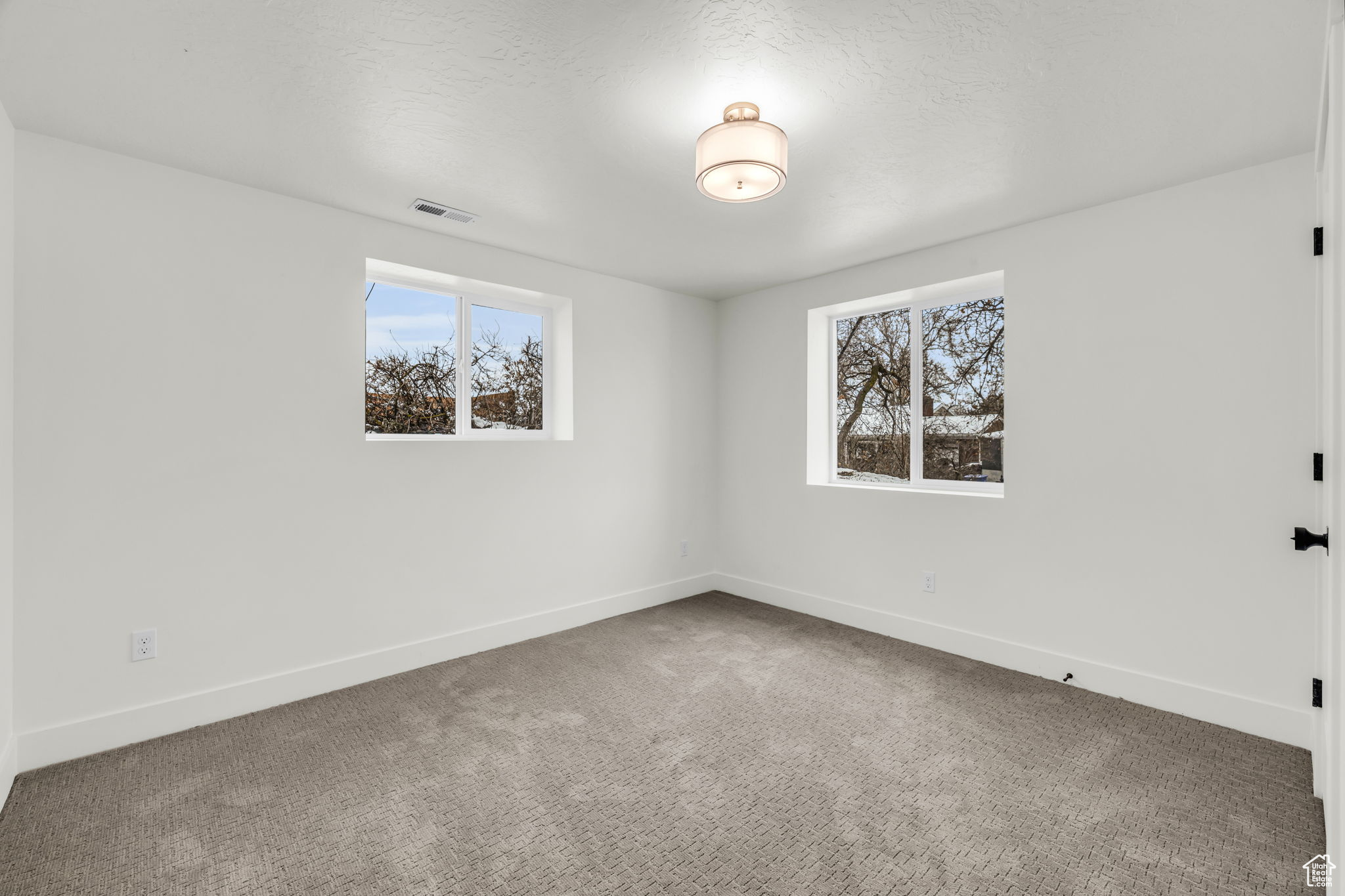 Unfurnished room with carpet flooring