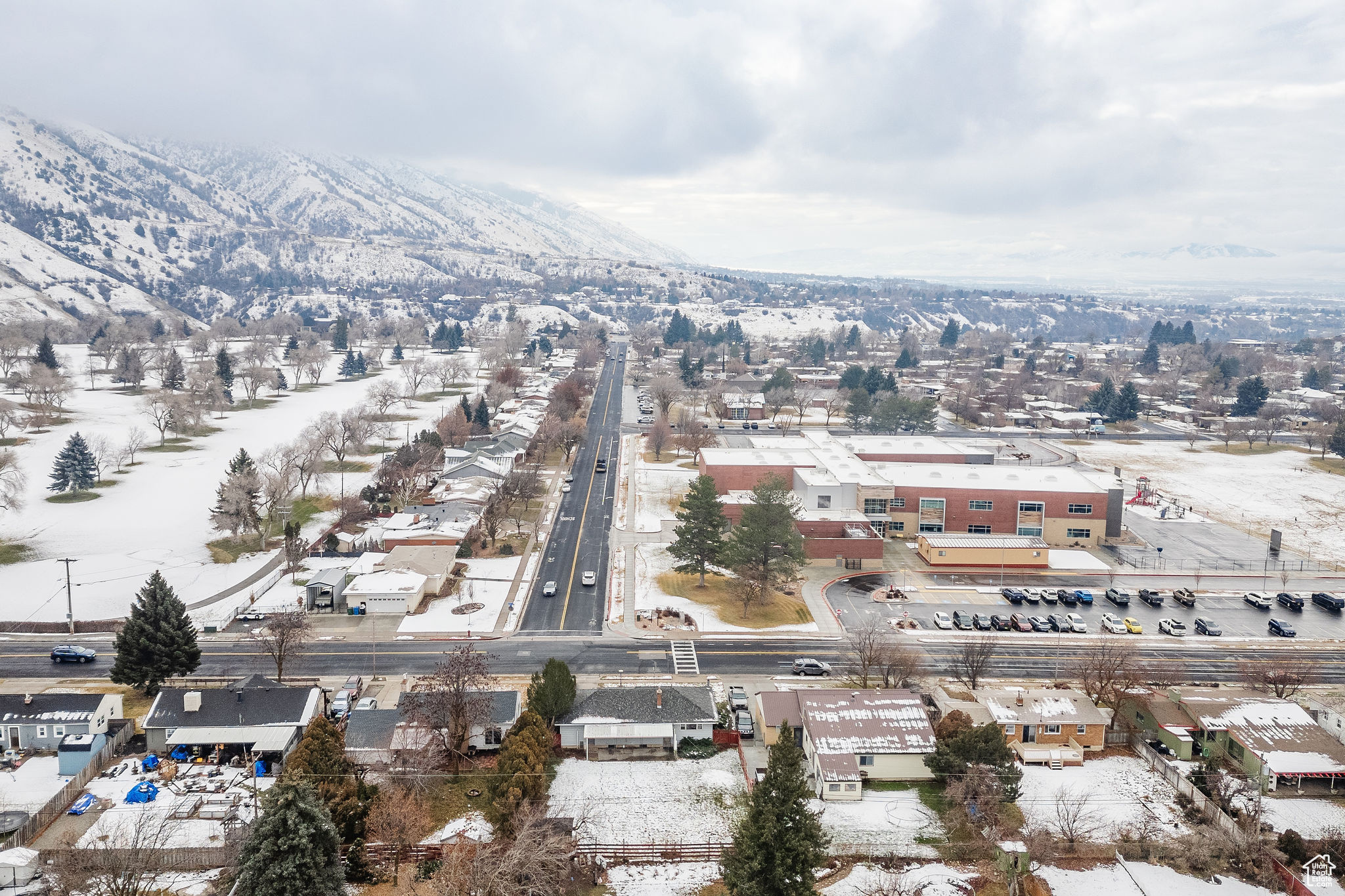 Snowy aerial view with a mountain view