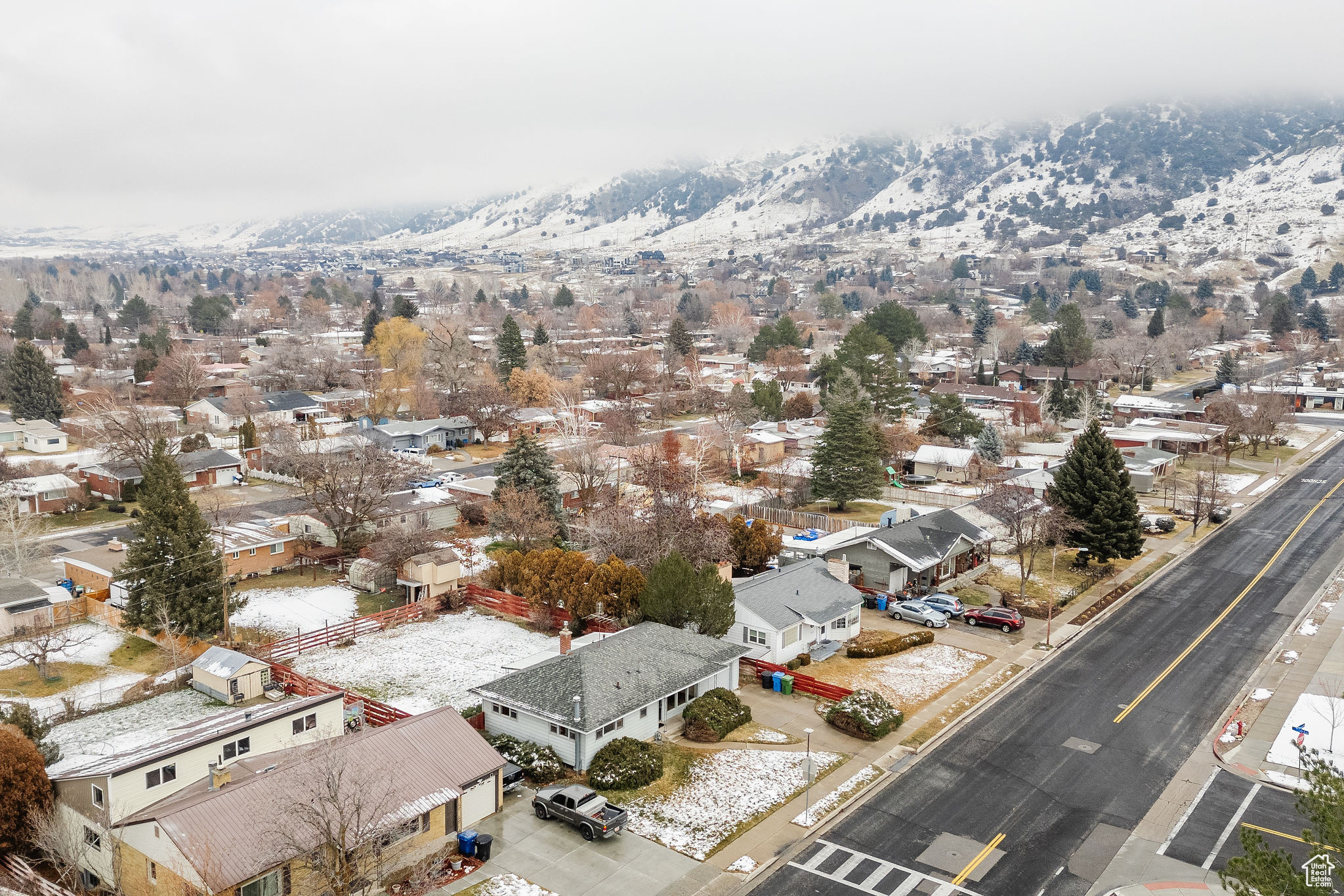 Bird's eye view with a mountain view