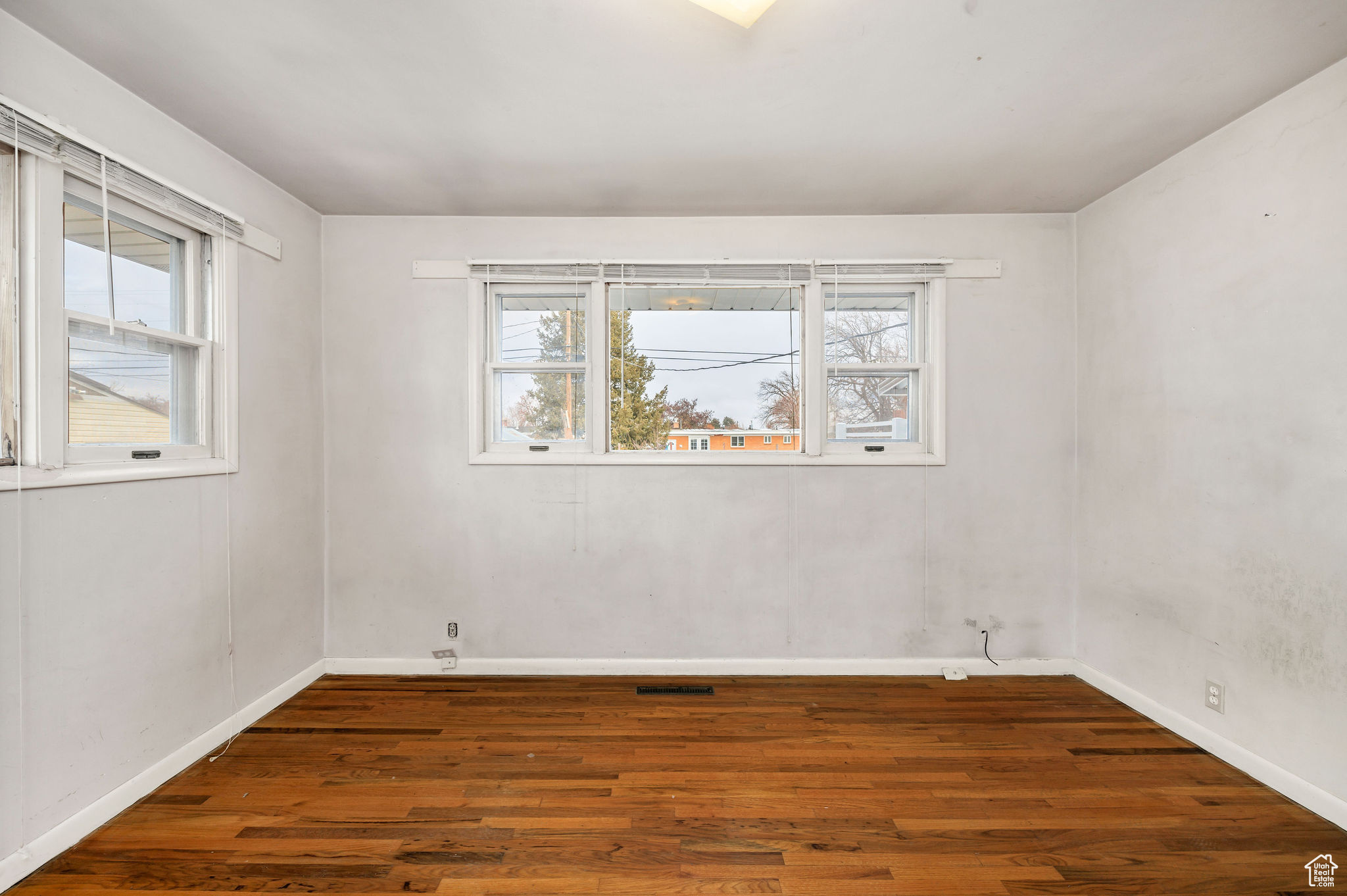 Spare room featuring dark hardwood / wood-style flooring