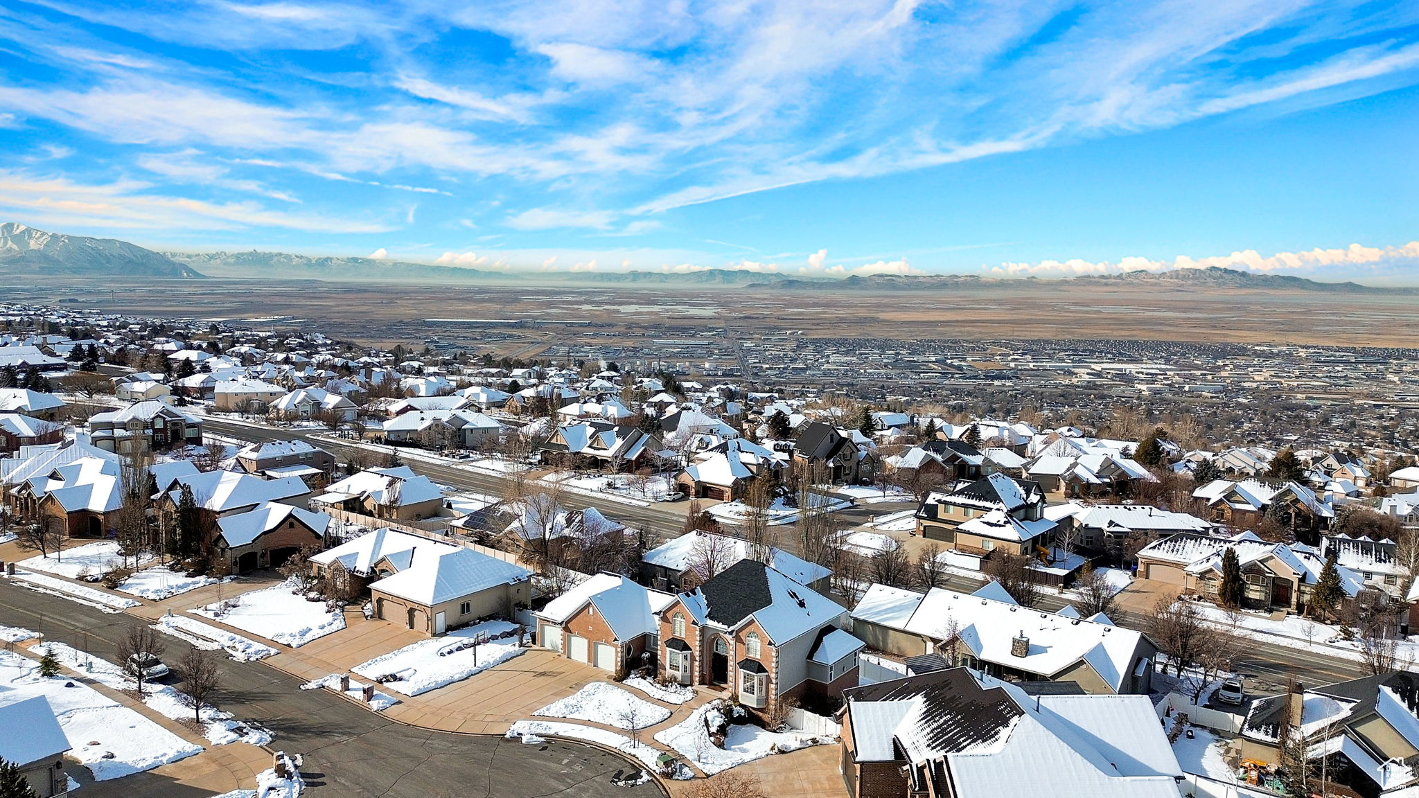 Snowy aerial view featuring a mountain view