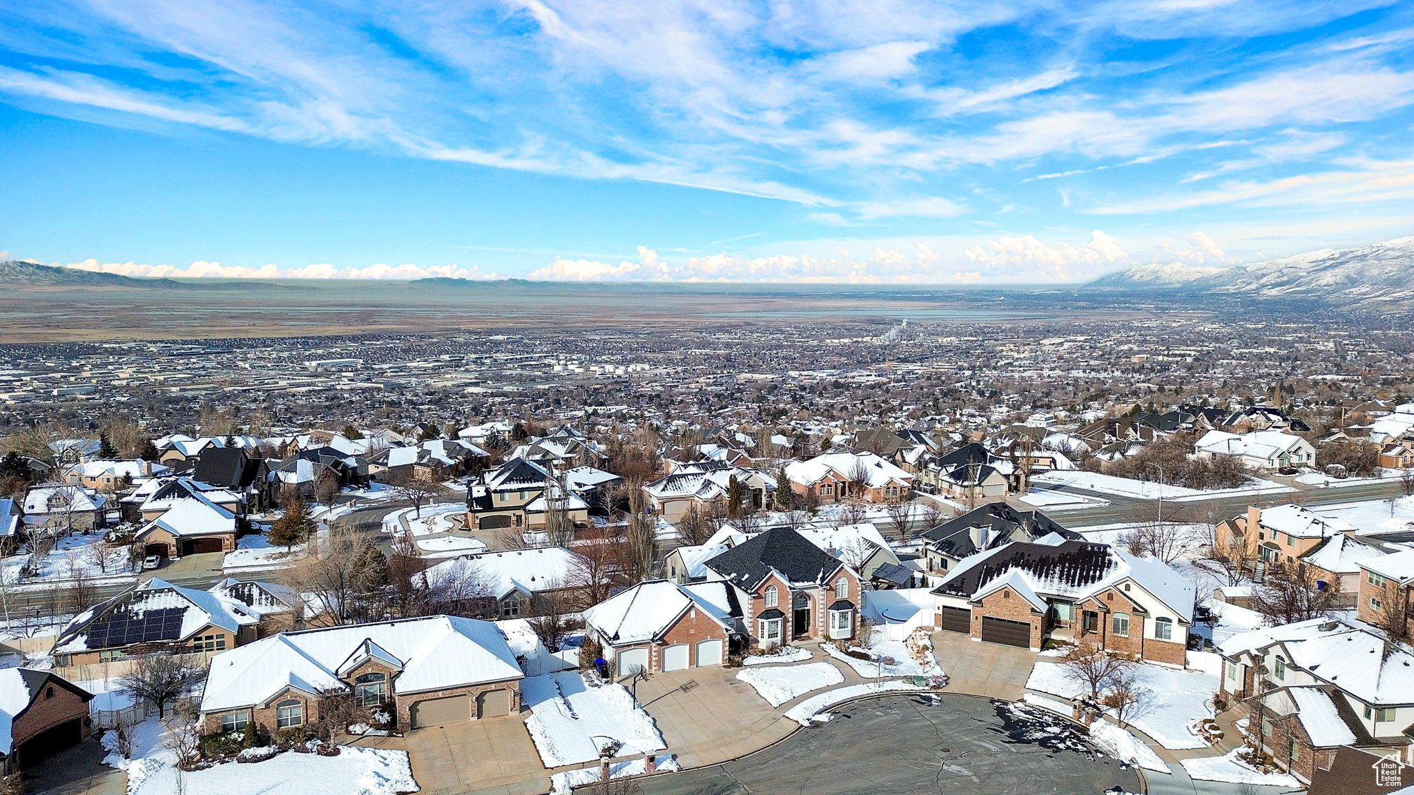 Snowy aerial view with a mountain view