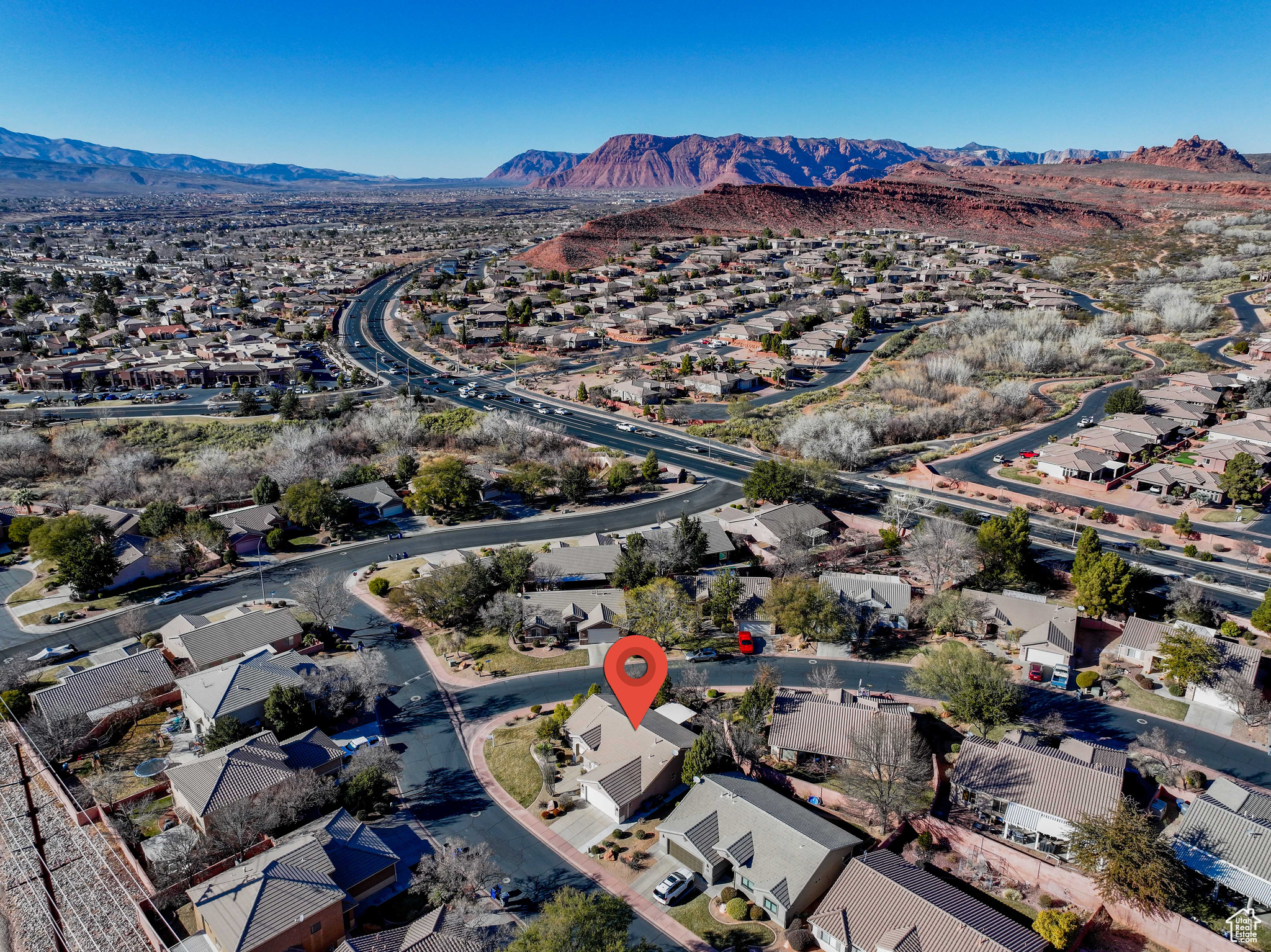 Birds eye view of property featuring a mountain view