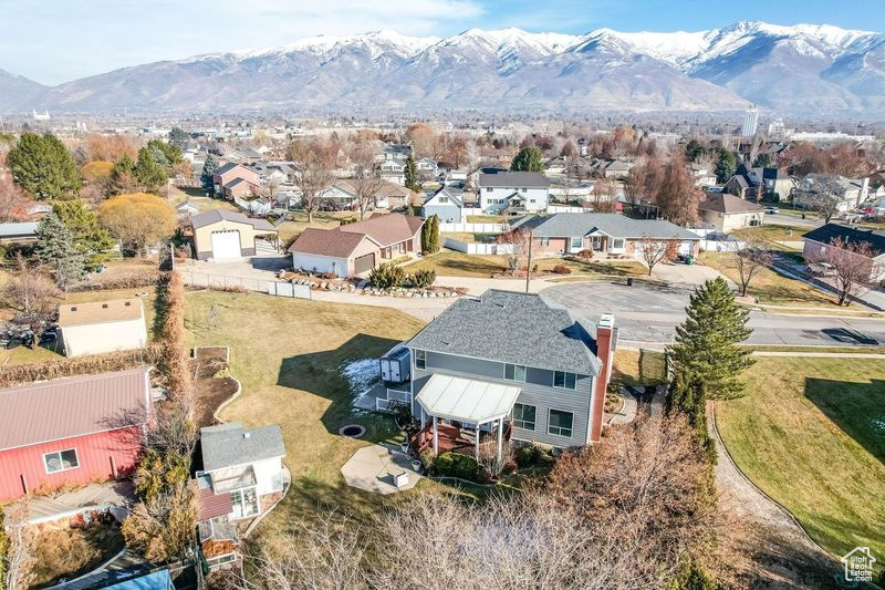 Bird's eye view featuring a mountain view
