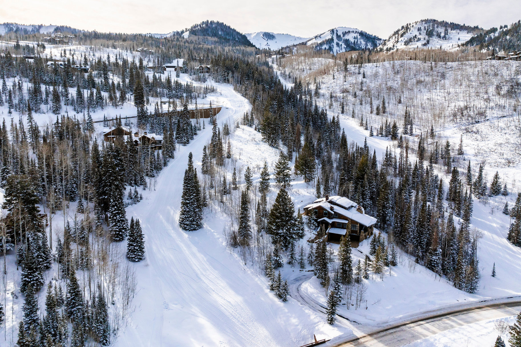 Snowy aerial view with a mountain view