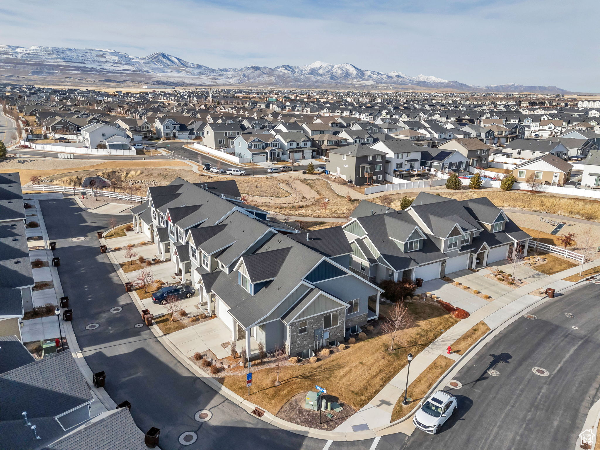 Bird's eye view with a mountain view