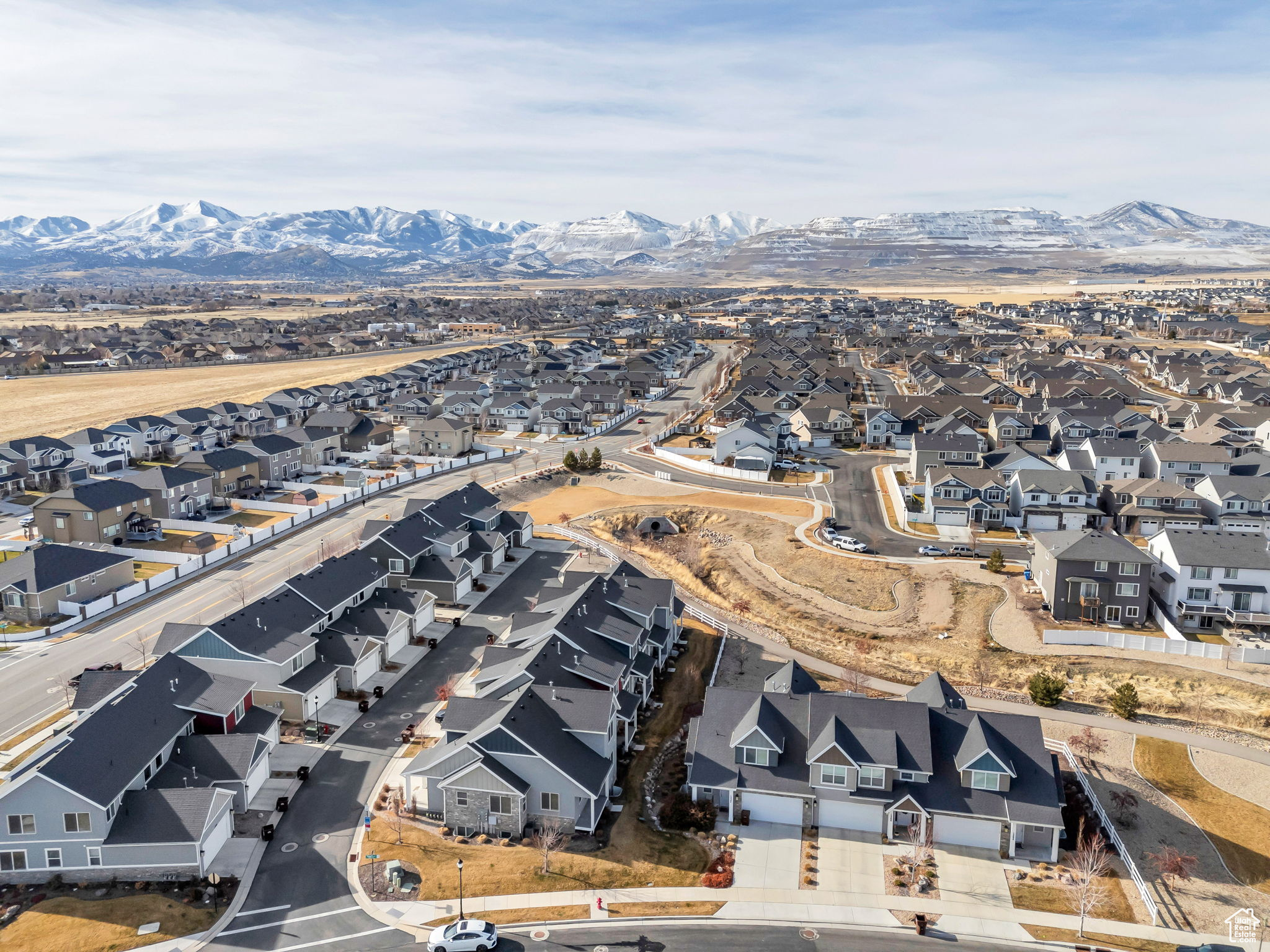 Birds eye view of property featuring a mountain view