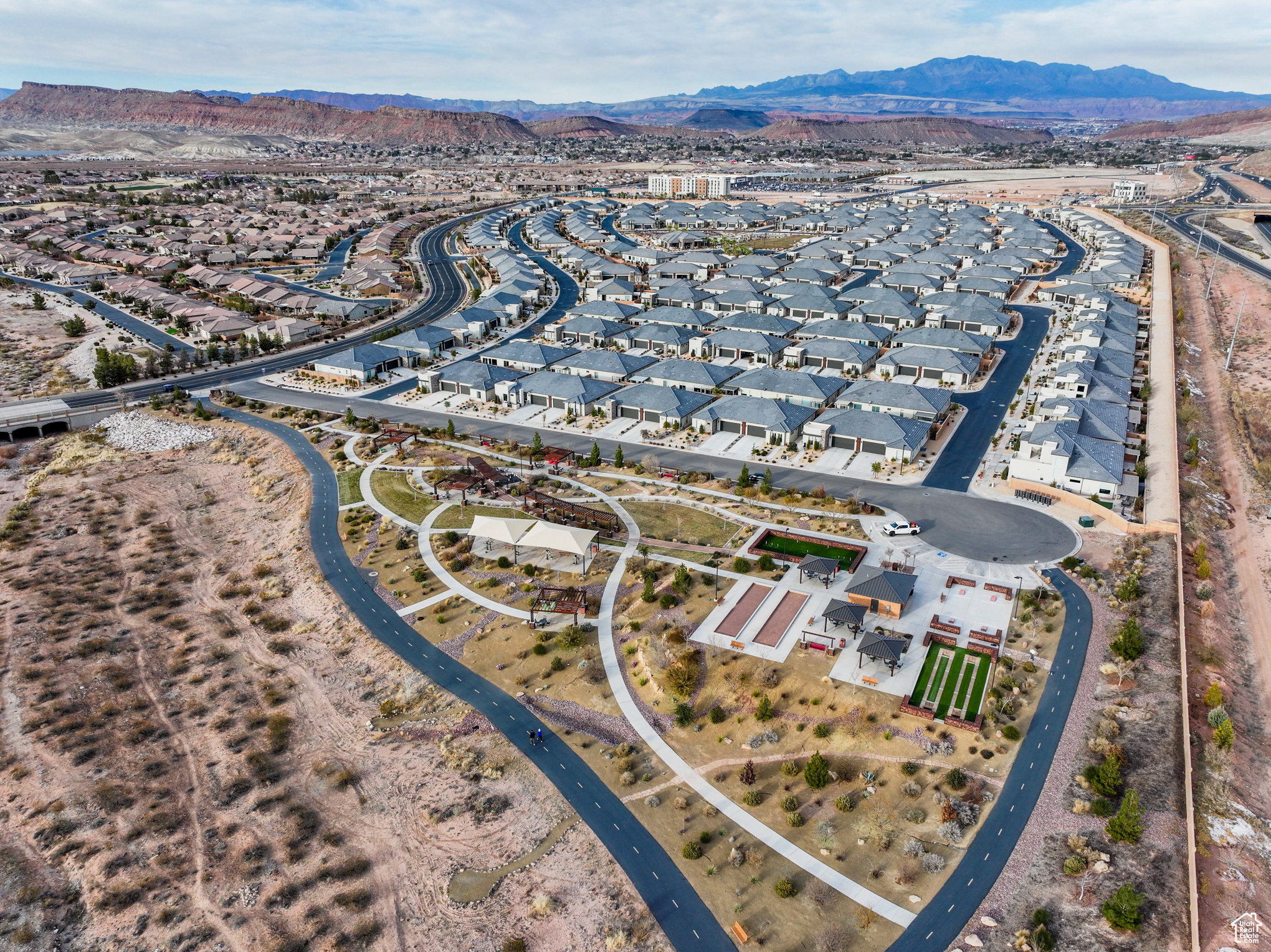 Drone / aerial view featuring a mountain view