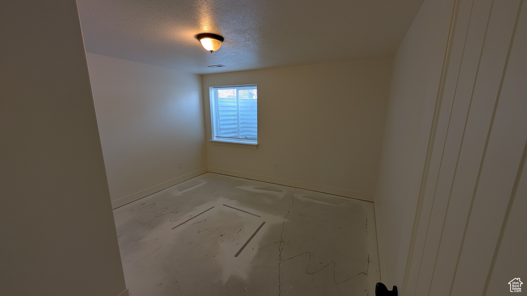 Spare room featuring a textured ceiling